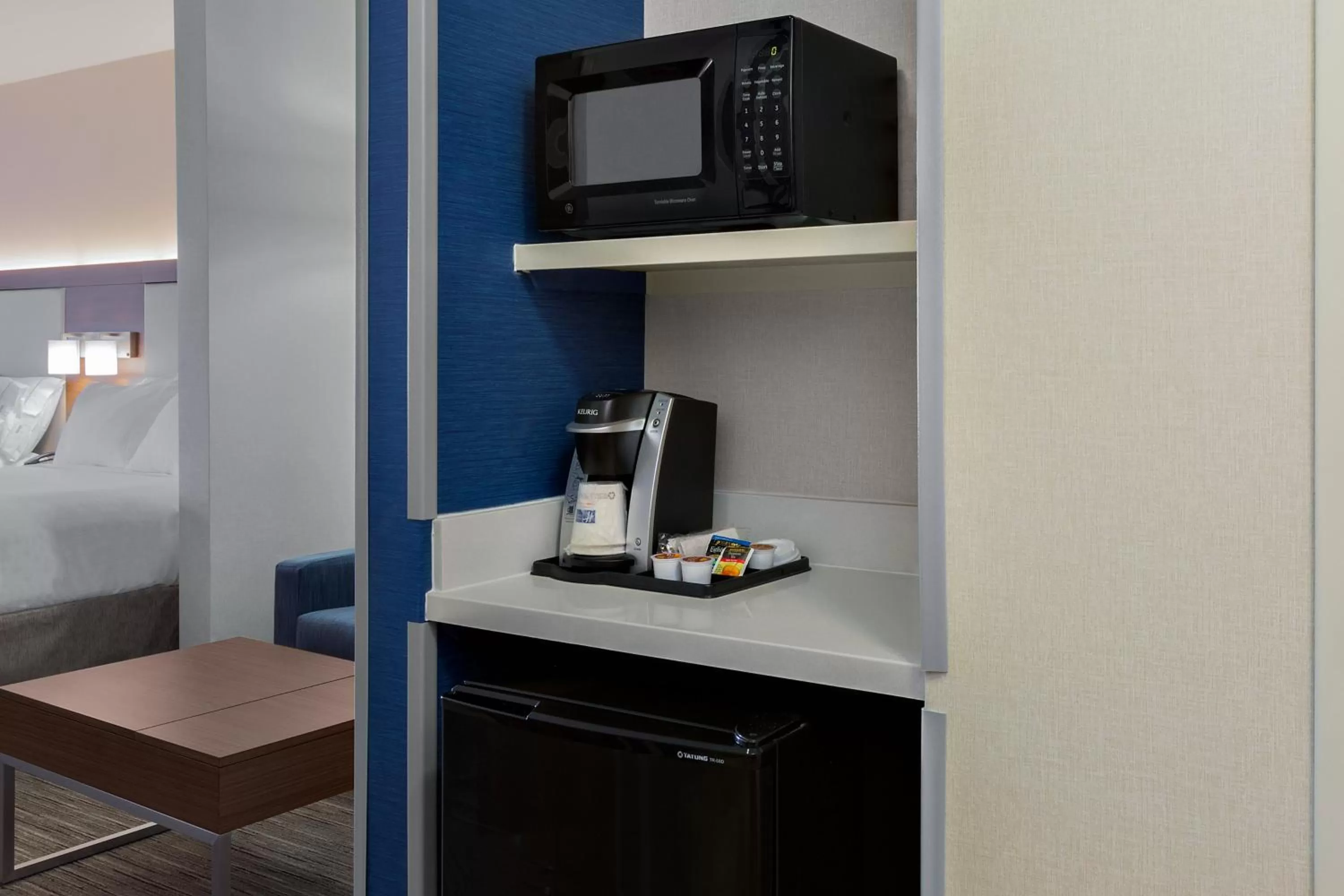 Bedroom in Holiday Inn Express Hotel & Suites Oroville Southwest by IHG