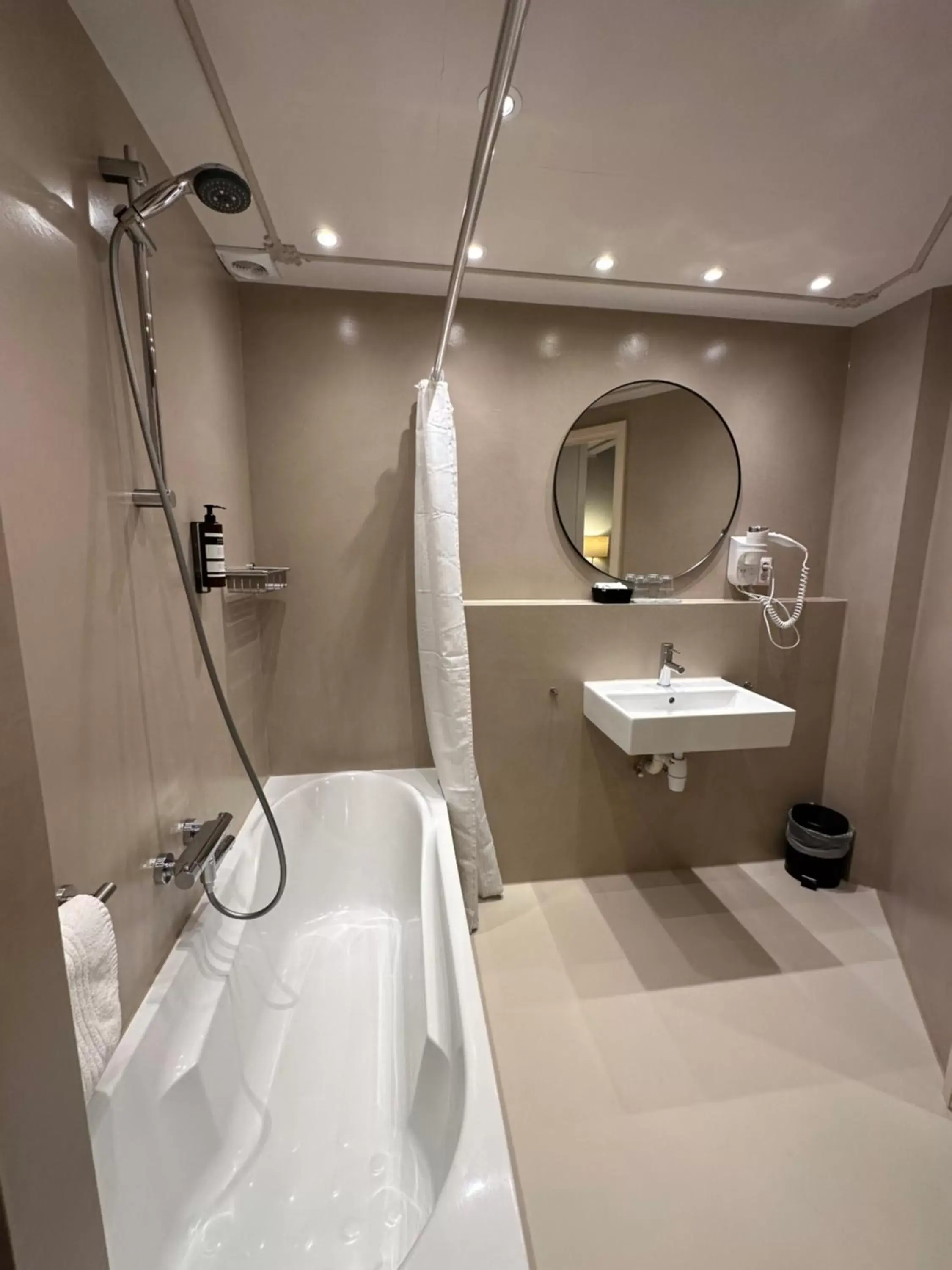 Bathroom in Hotel Grand Canal