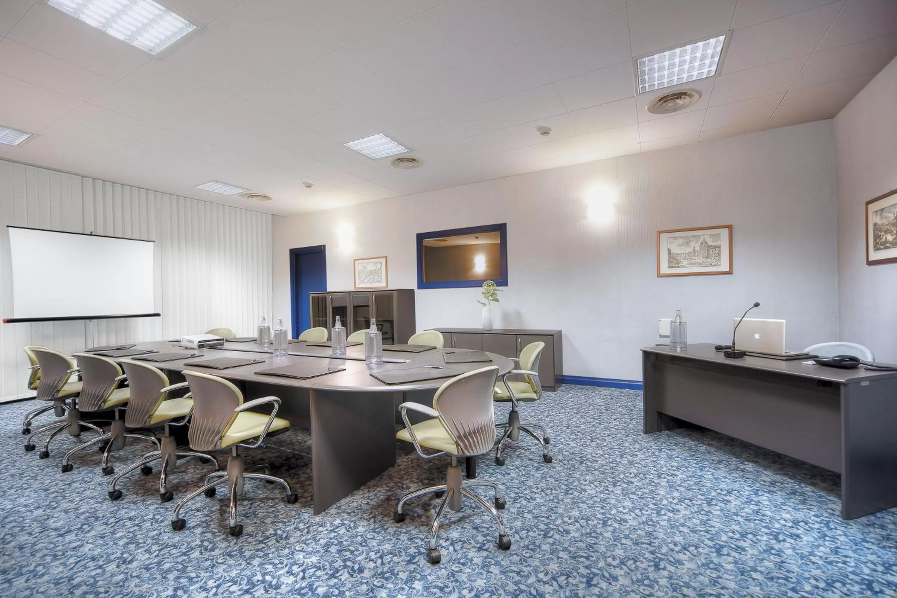 Business facilities in Ele Green Park Hotel Pamphili