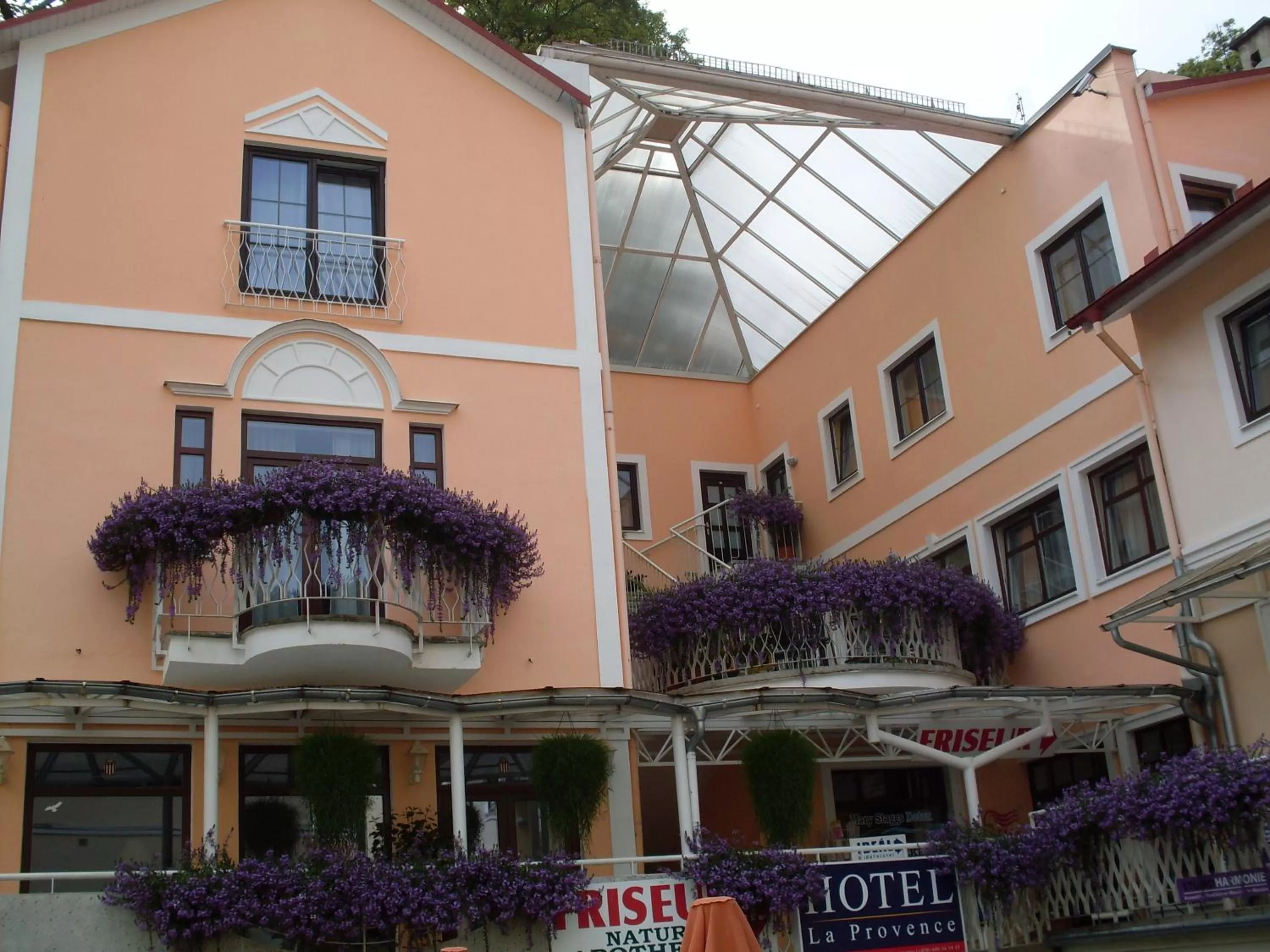 Facade/entrance in Apartma La Provence