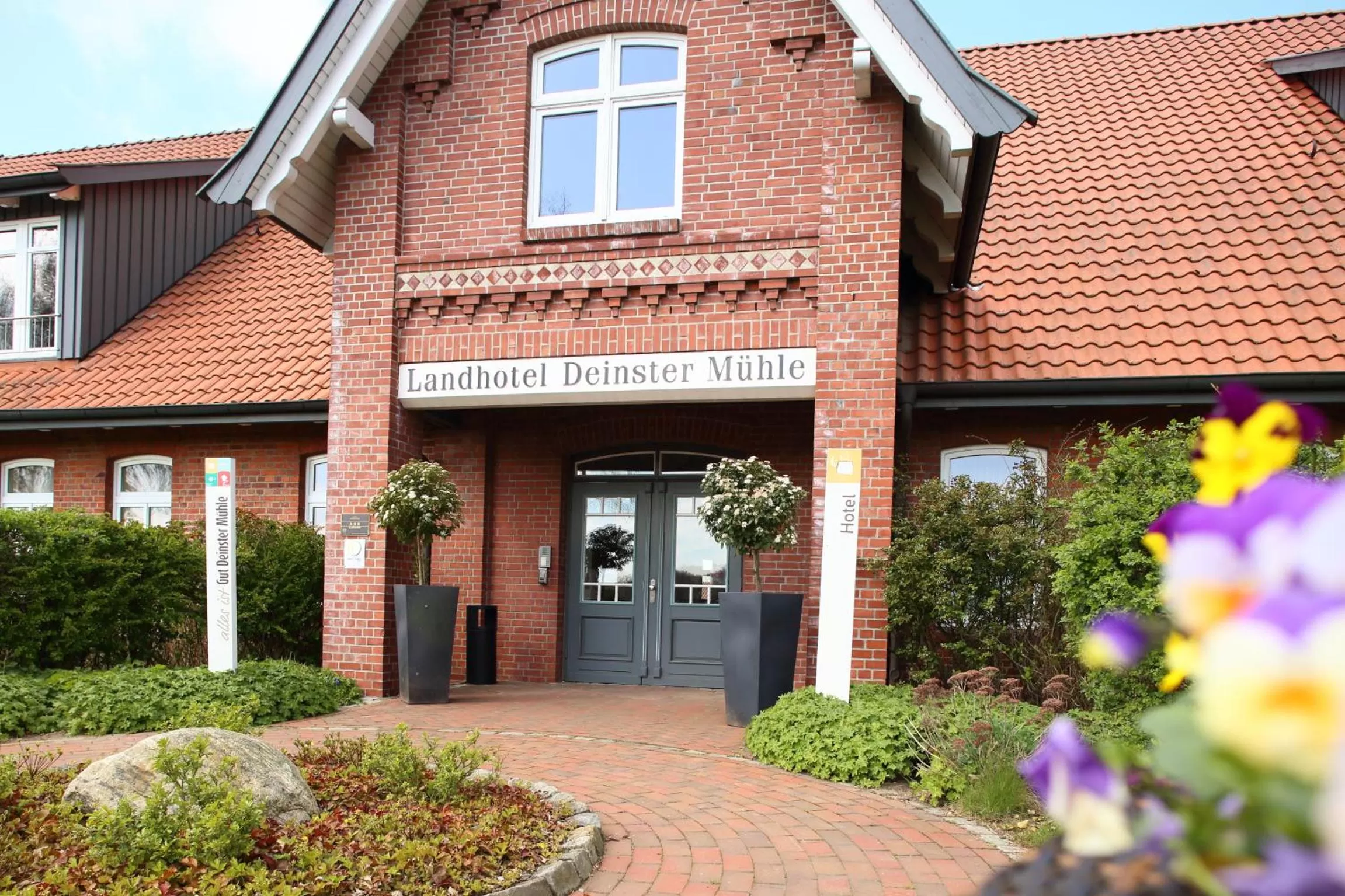 Property building in Hotel&Häuser HF GmbH