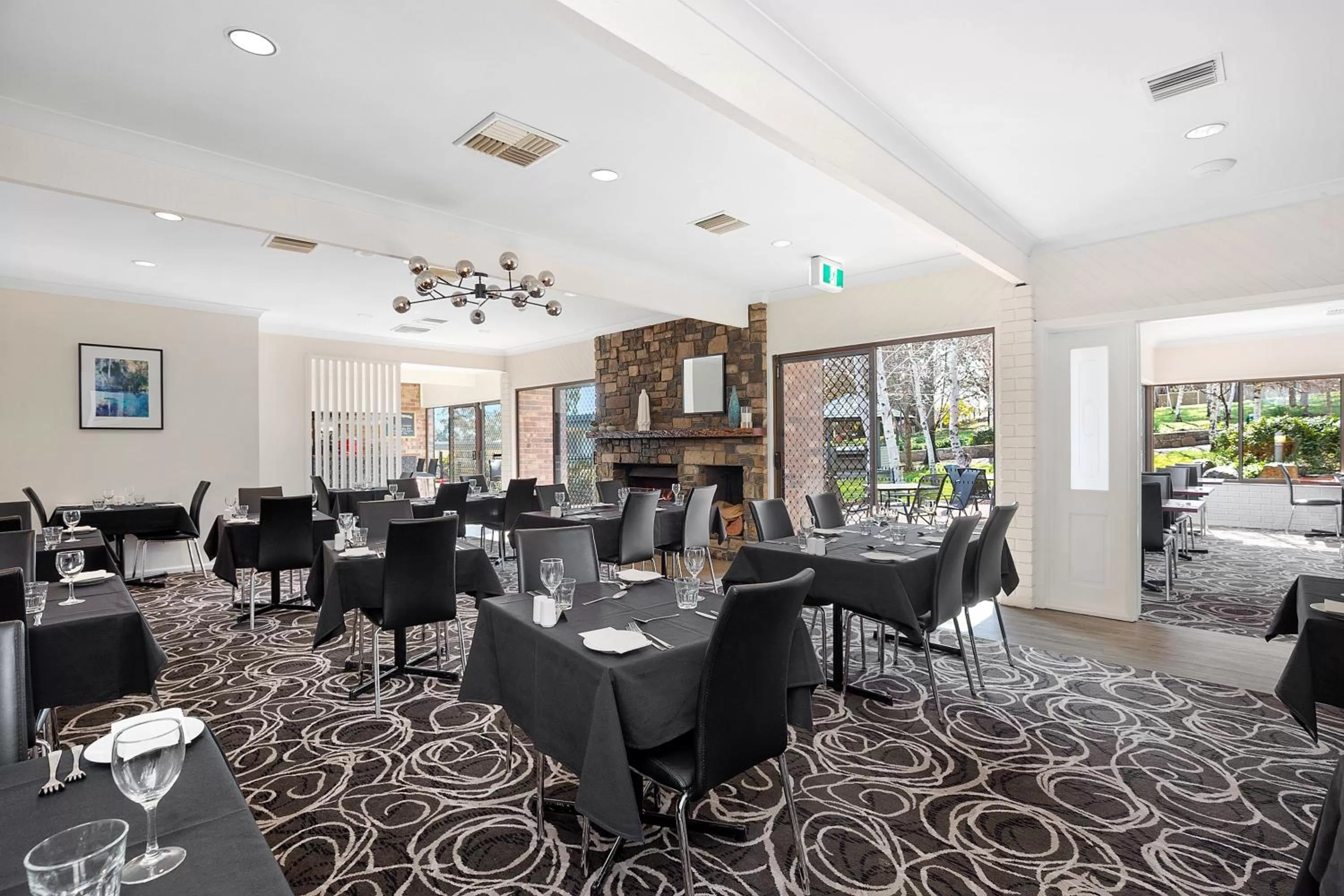 Restaurant/places to eat in Thunderbird Motel Yass