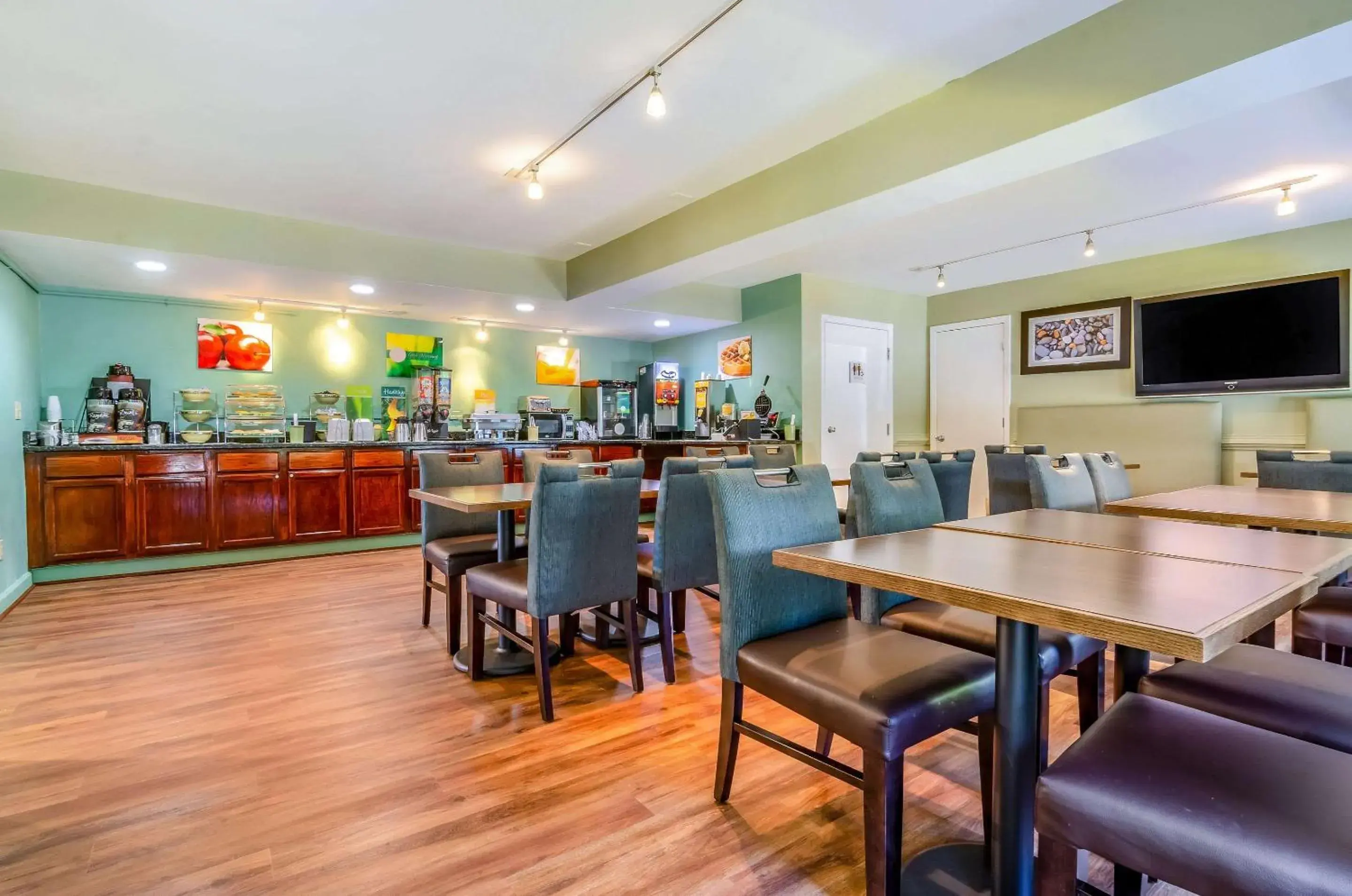 Restaurant/Places to Eat in Quality Inn & Suites Creedmor - Butner