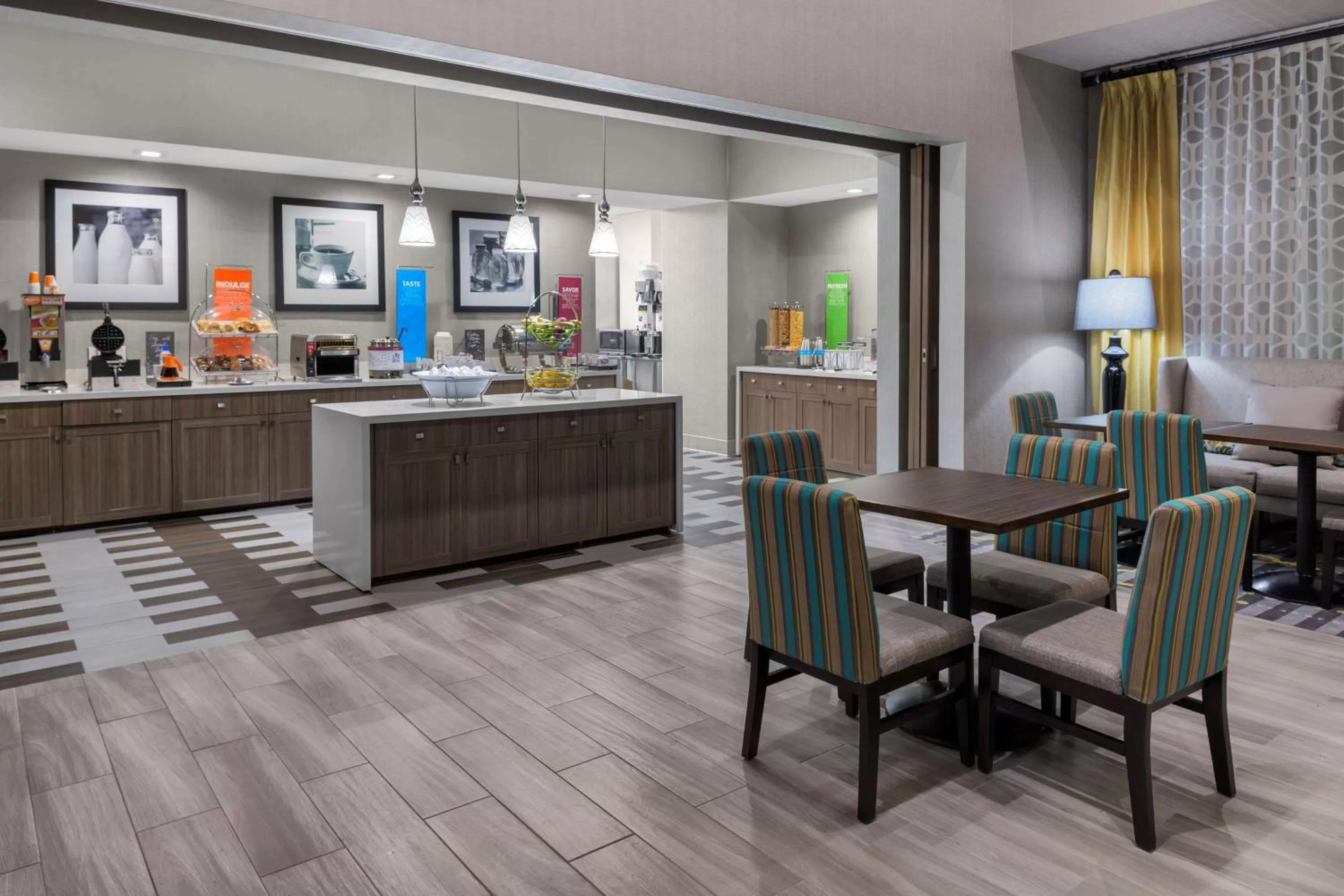 Breakfast in Hampton Inn & Suites Los Angeles/Hollywood, CA