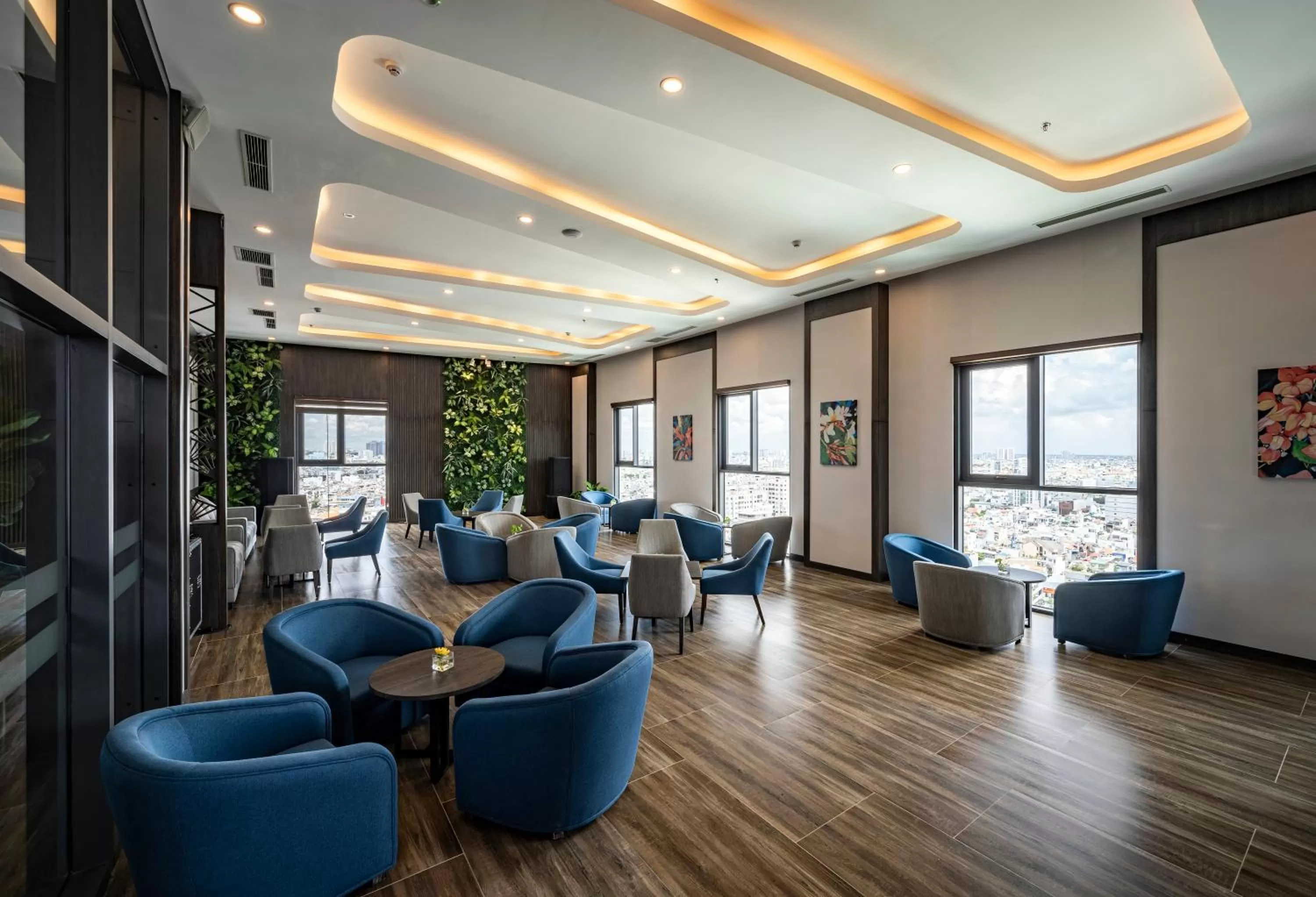 Lounge or bar in Muong Thanh Luxury Saigon Hotel