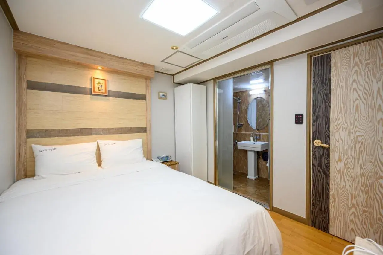 Bed in Daeyoung Hotel Myeongdong