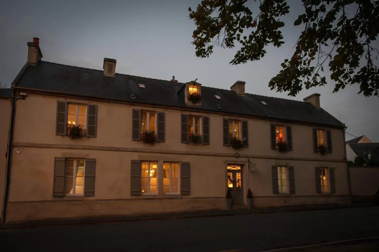 Property Building in Le Petit Matin