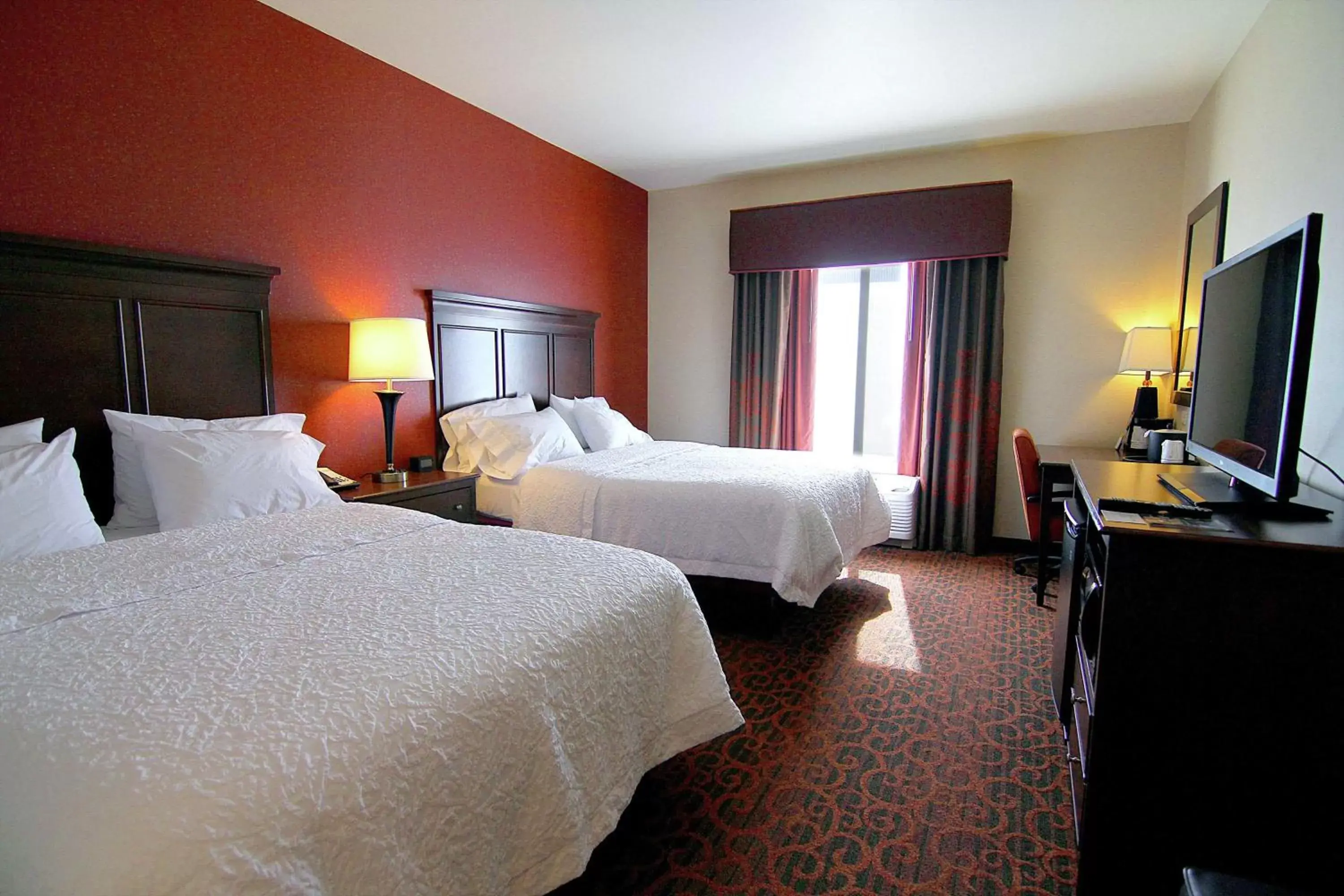 Bedroom, Bed in Hampton Inn & Suites Grand Forks