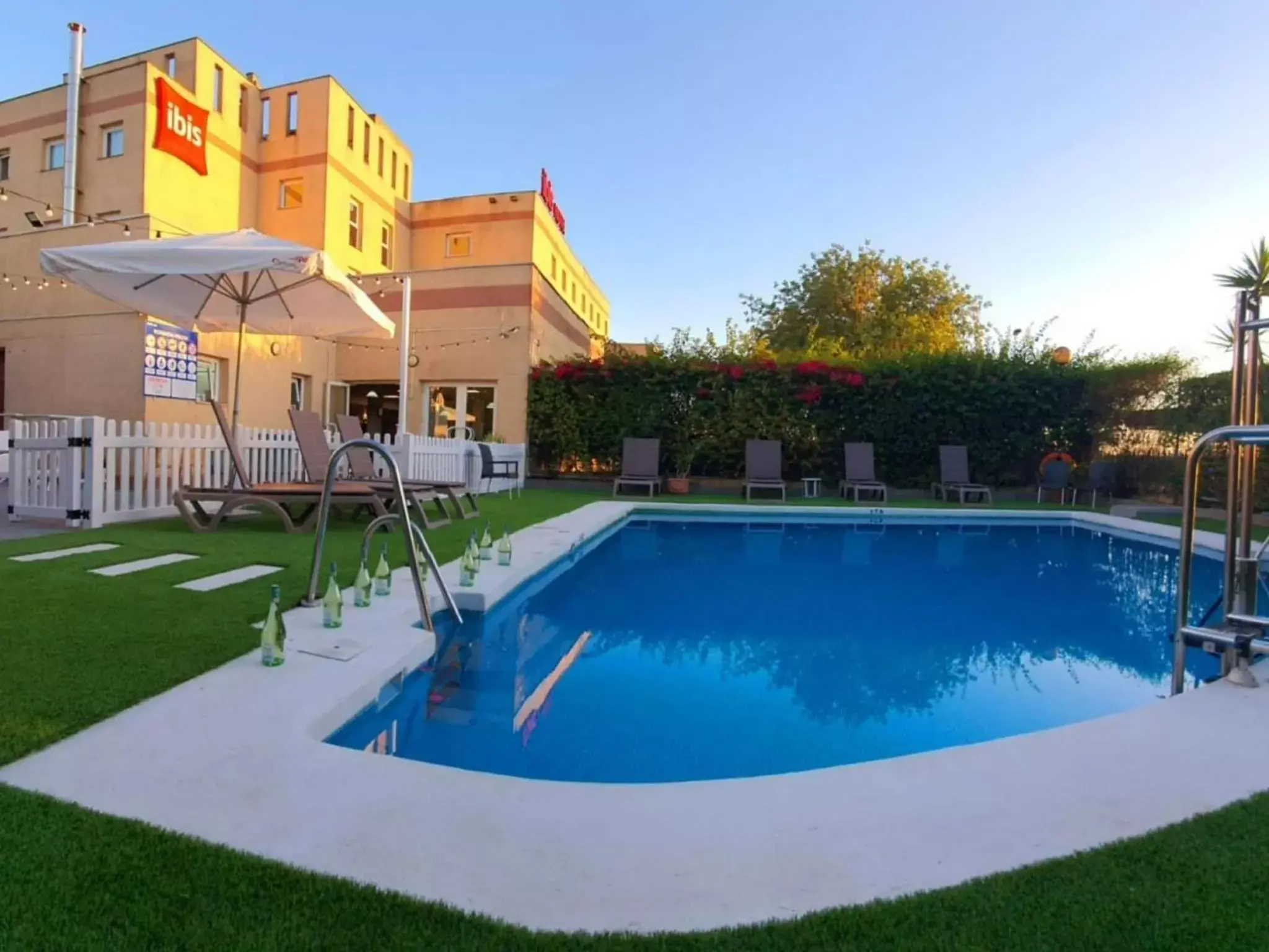 Balcony/Terrace, Swimming Pool in Ibis Jerez De La Frontera Cadiz