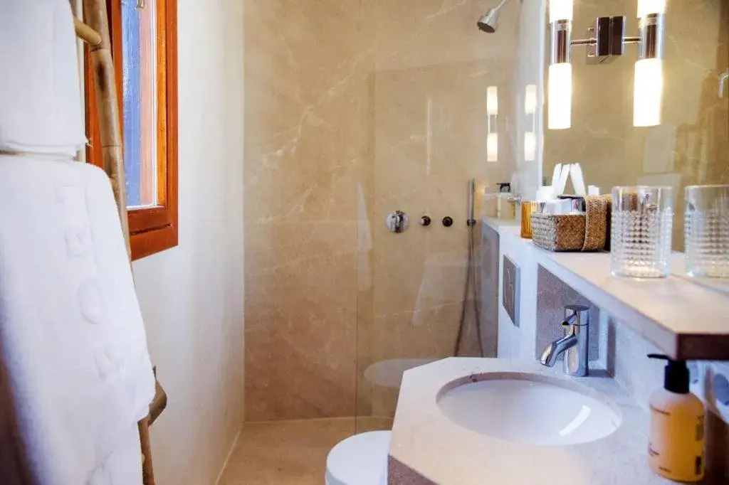 Shower, Bathroom in Portixol Hotel & Restaurant