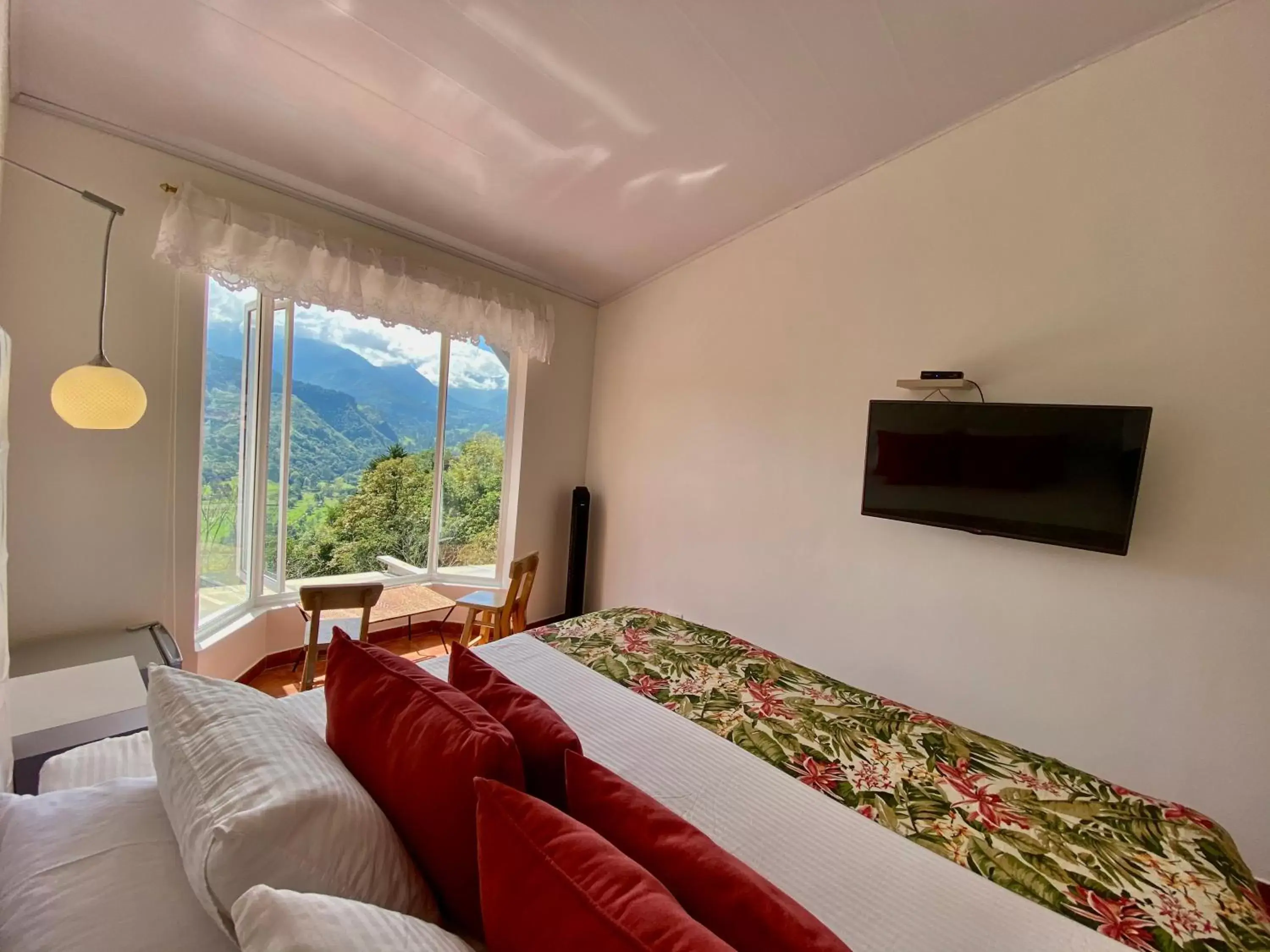 Photo of the whole room, Bed in Hotel El Mirador del Cocora