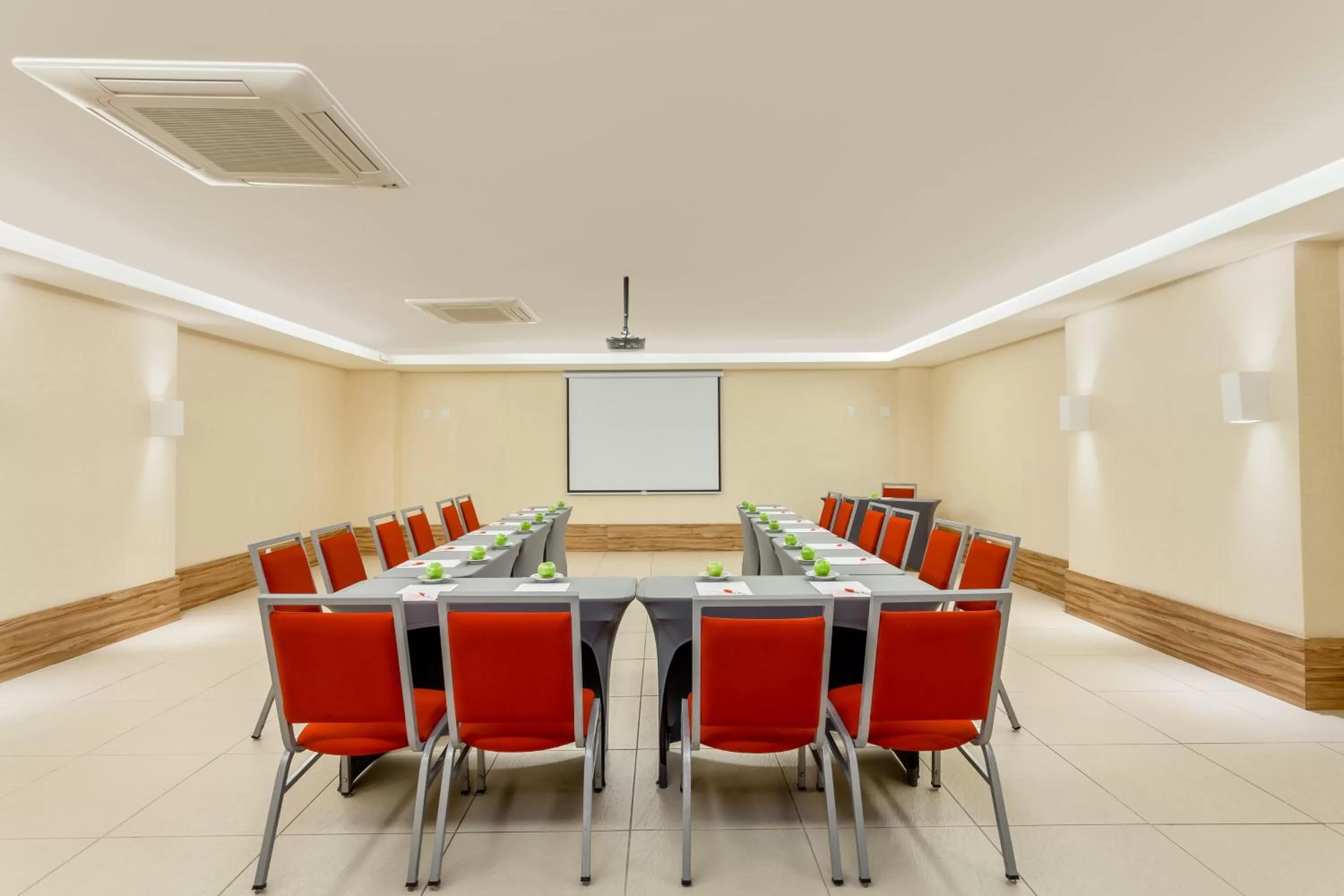 Meeting/conference room in Ramada by Wyndham Macae Hotel & Suites
