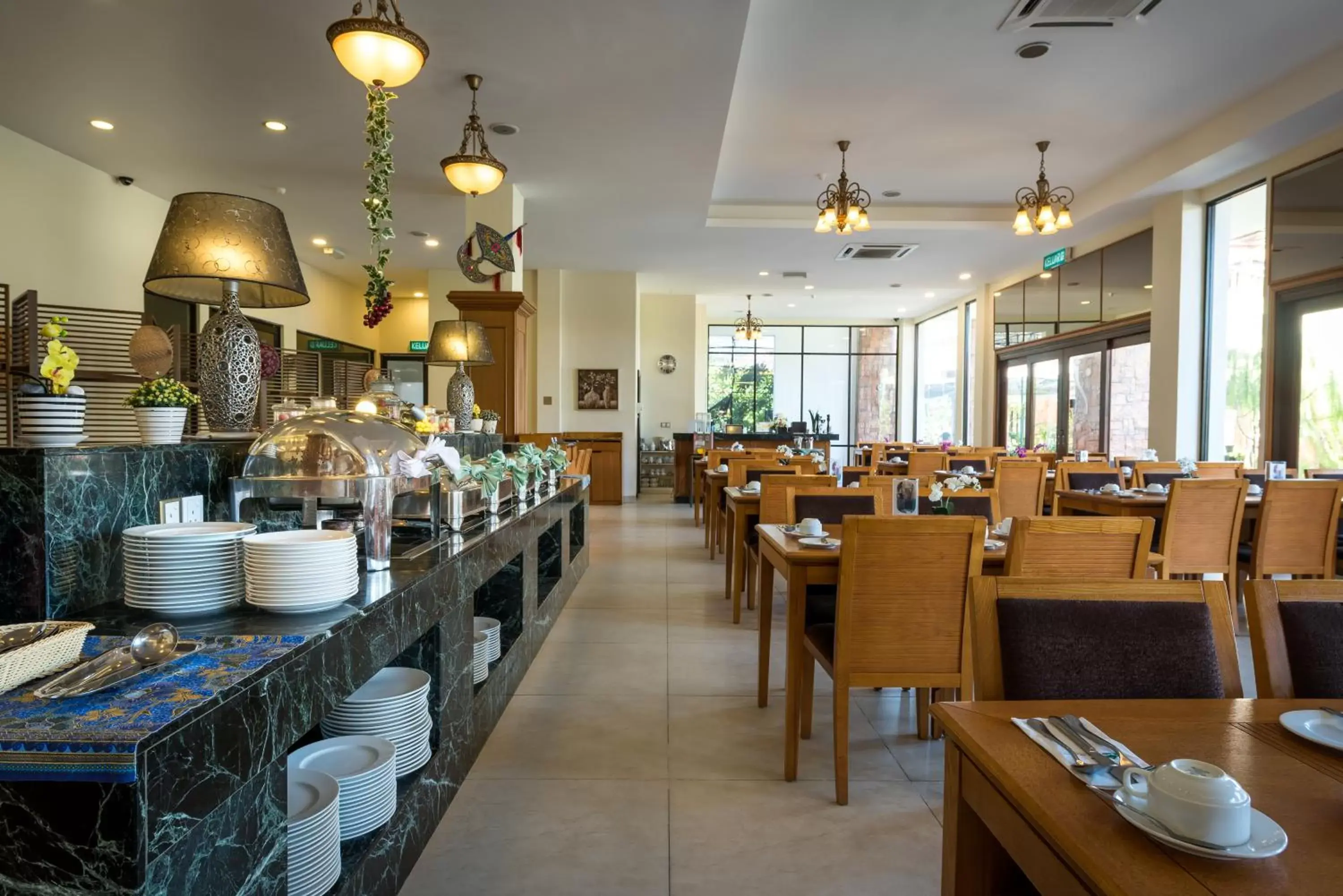 Restaurant/Places to Eat in Tok Aman Bali Beach Resort @ Beachfront