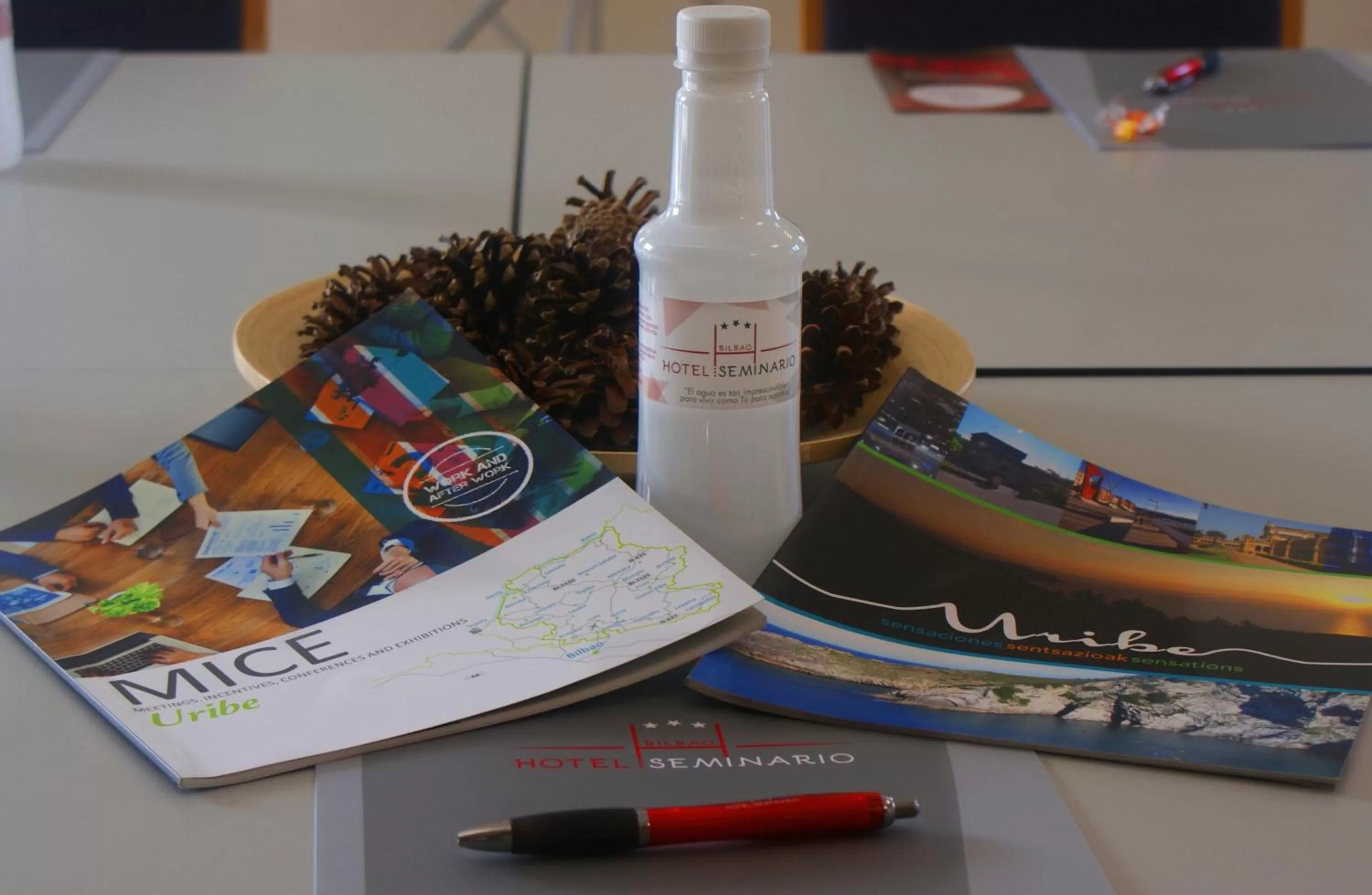 Property logo or sign in Hotel Seminario Aeropuerto Bilbao