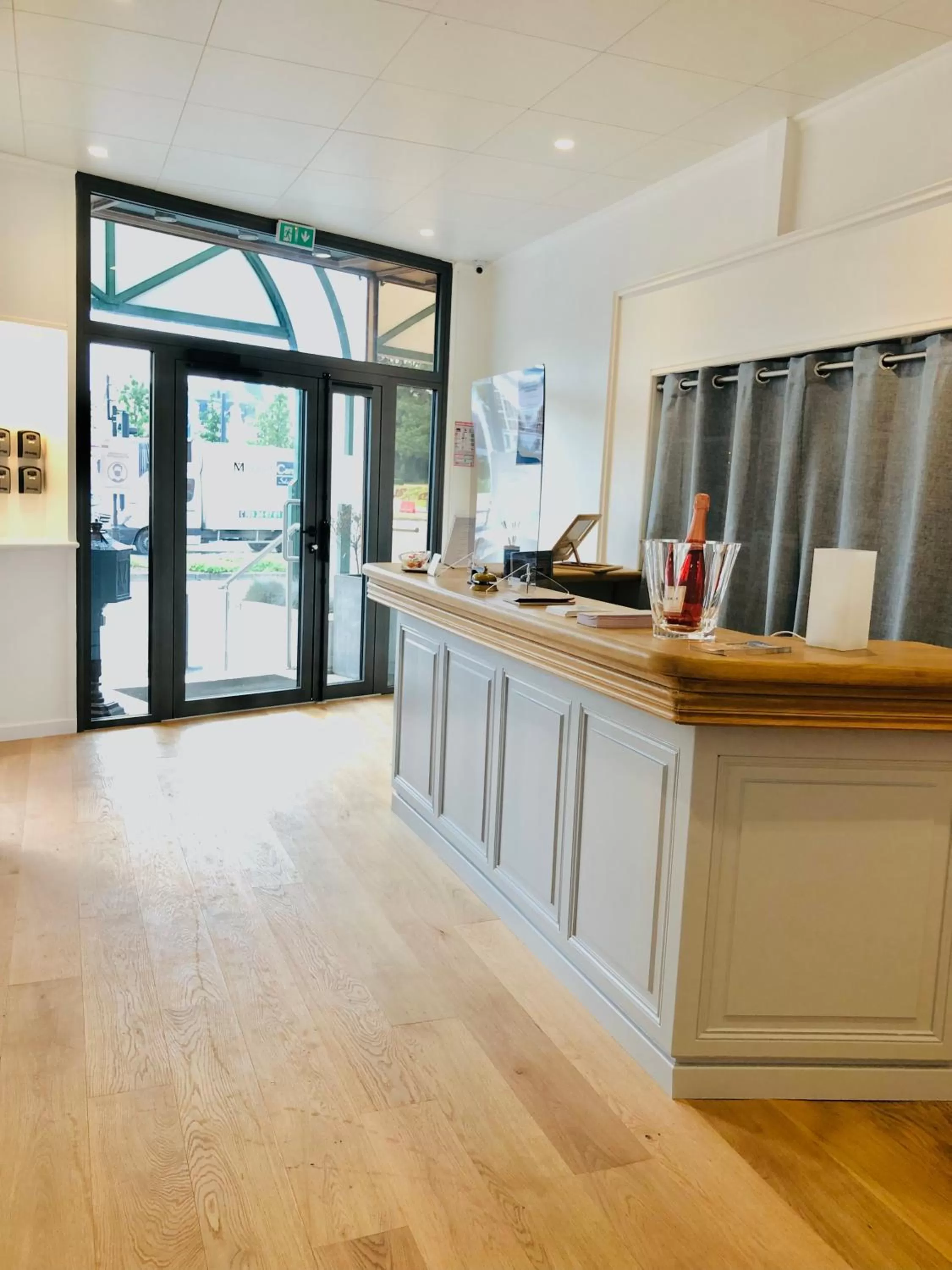 Lobby or reception in Hôtel Porte Mars - Reims Gare Centre Arena