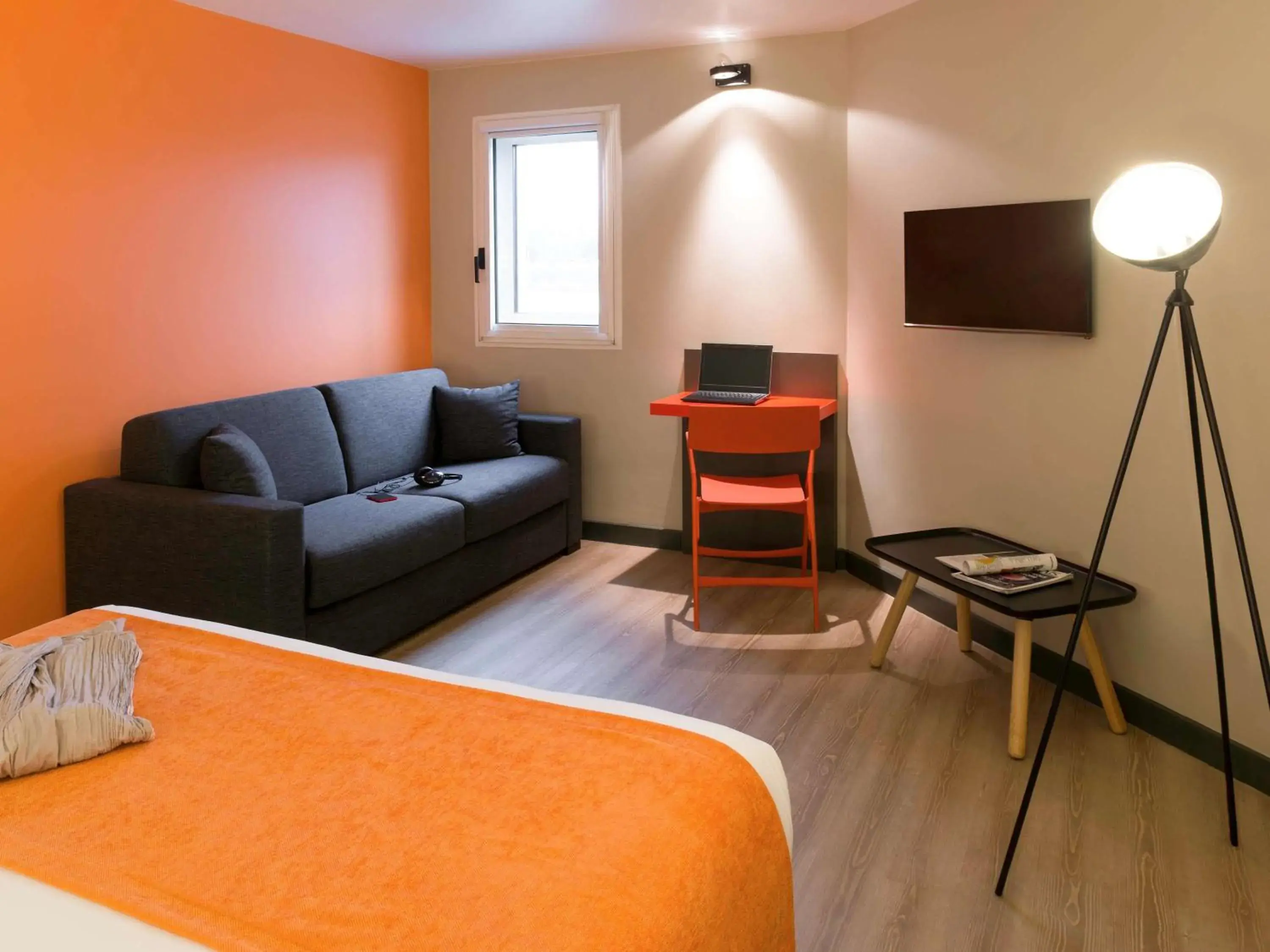 Photo of the whole room, Seating Area in ibis Styles Lyon Confluence