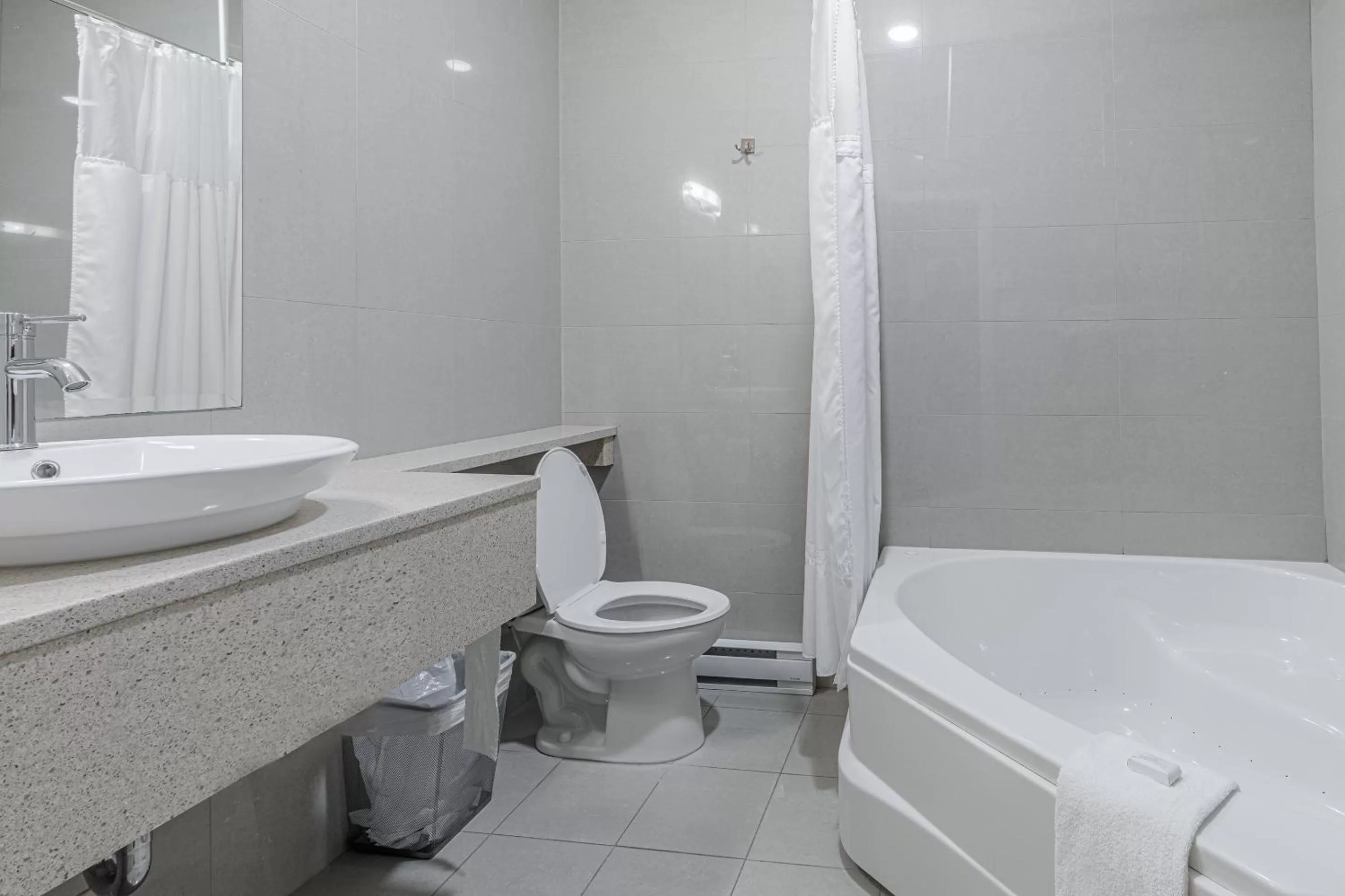 Bathroom in Hotel Montfort Nicolet