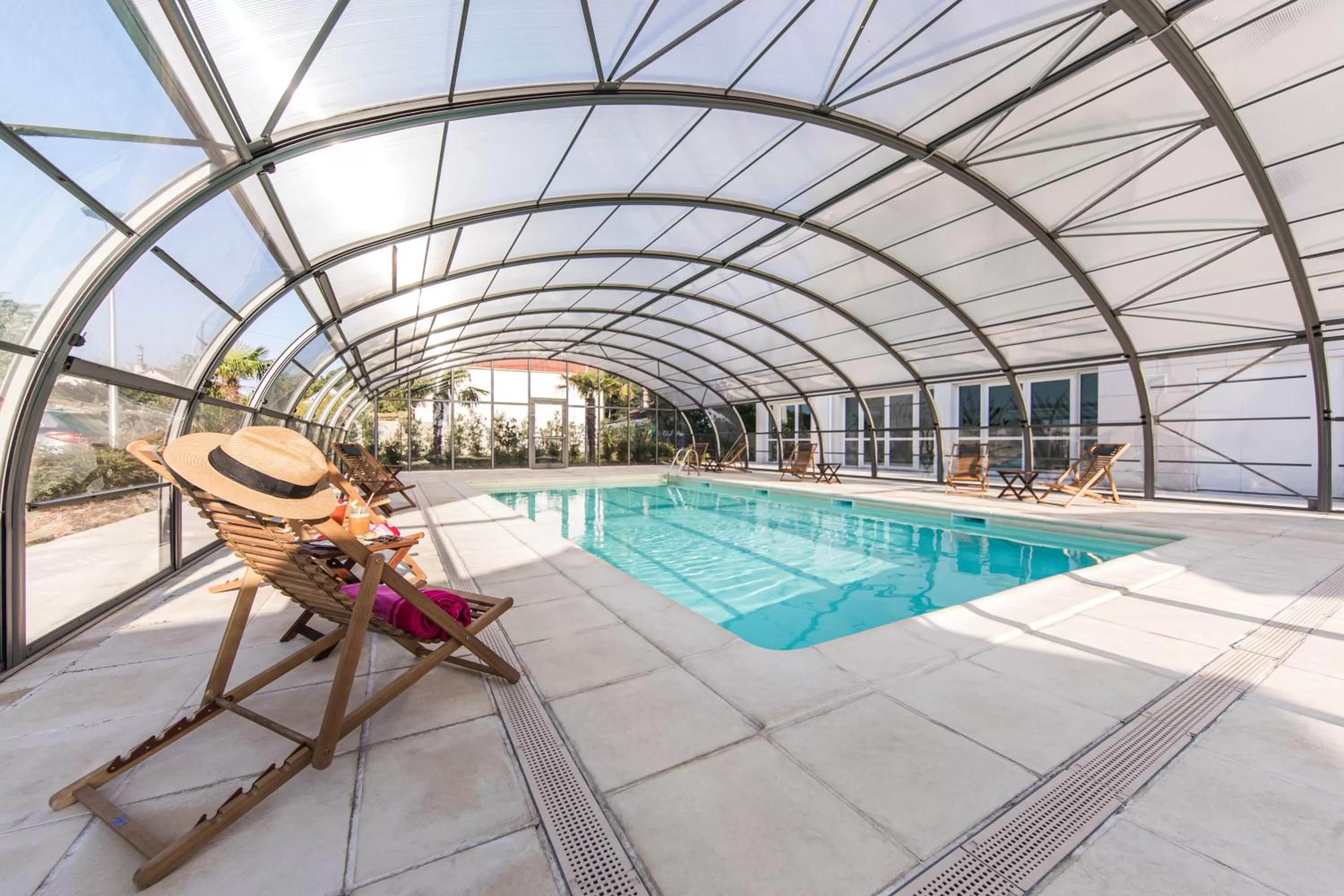 Swimming pool in Westotel Tours Val de Loire