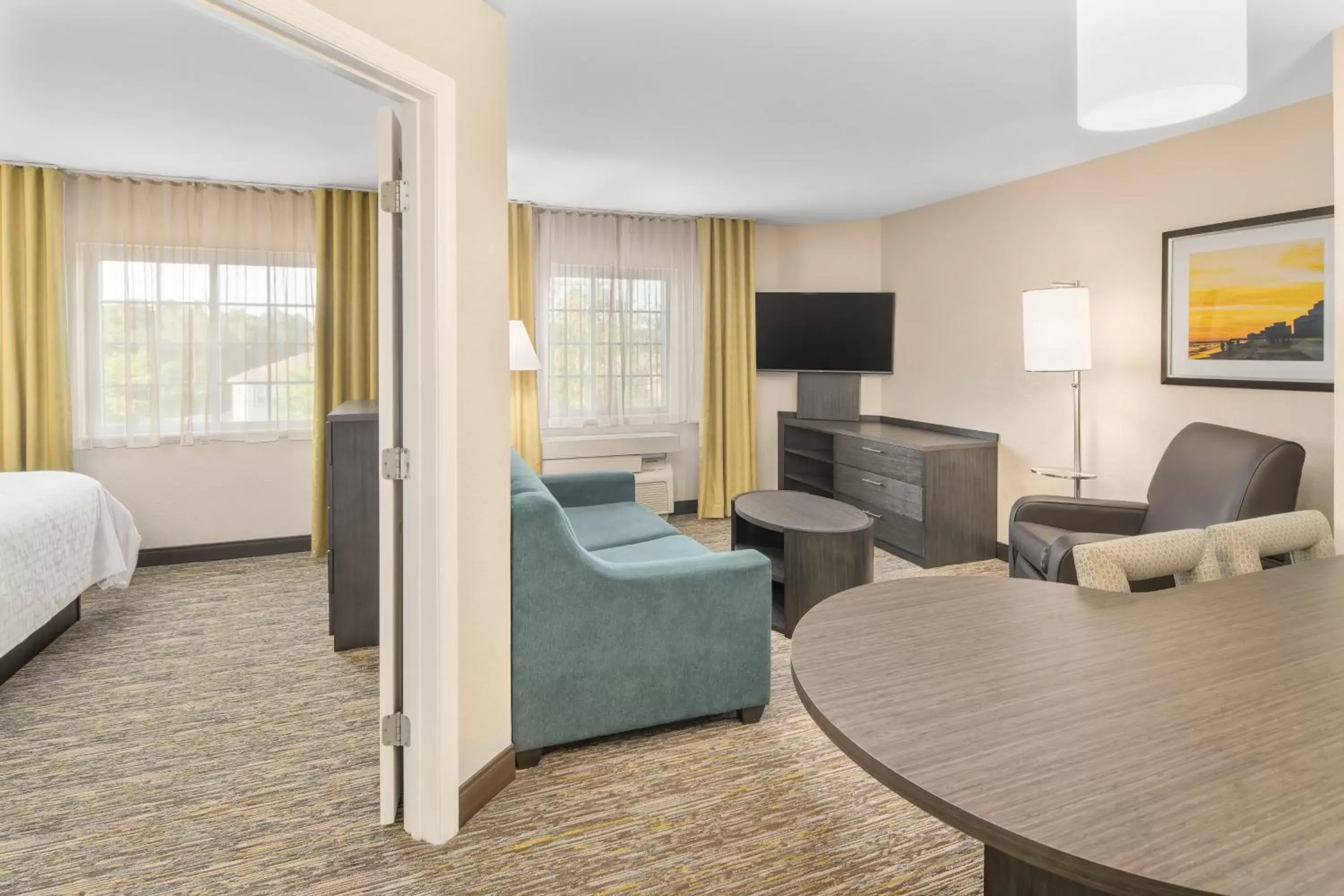 Photo of the whole room, Seating Area in Candlewood Suites Destin-Sandestin Area, an IHG Hotel