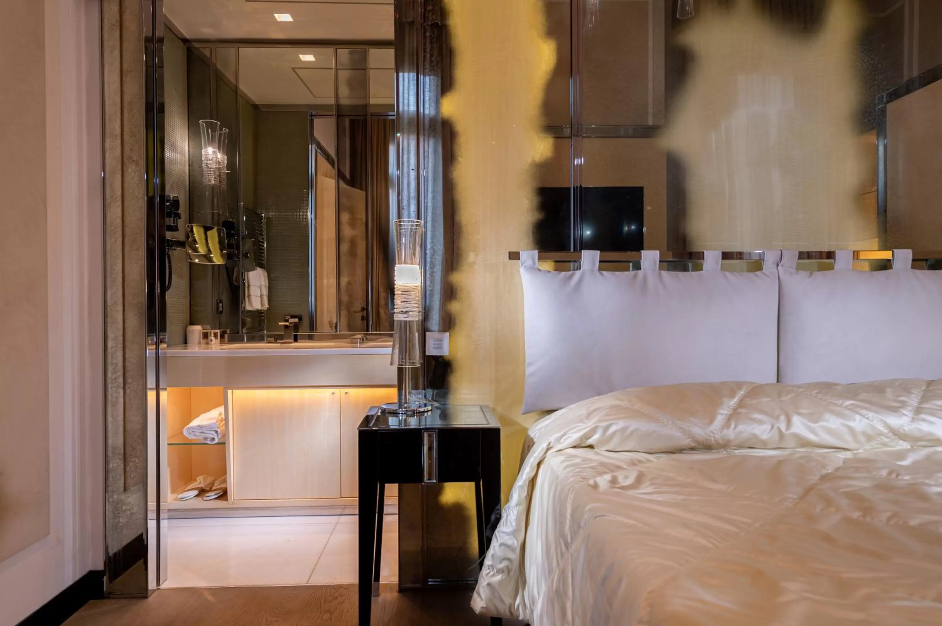 Bathroom, Bed in Hotel Palazzetto Madonna