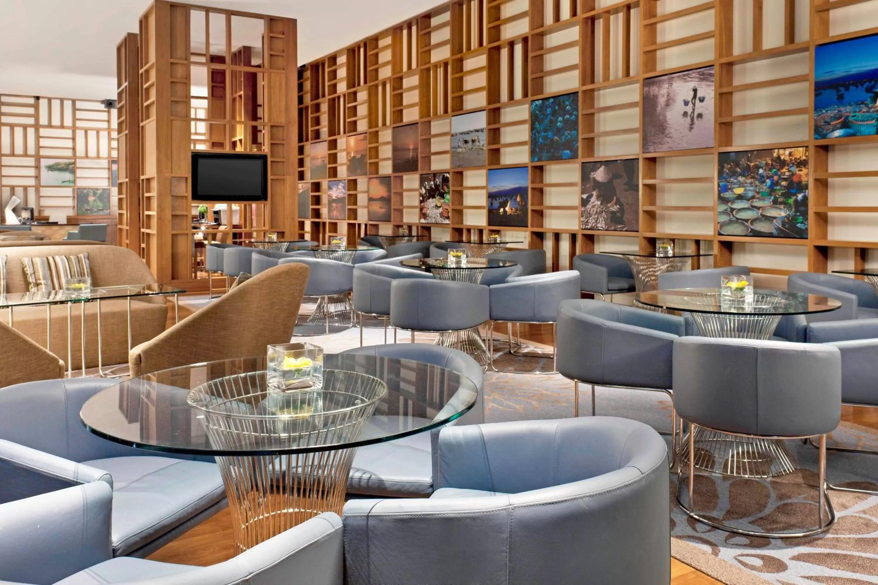 Lounge or bar in Sheraton Nha Trang Hotel & Spa