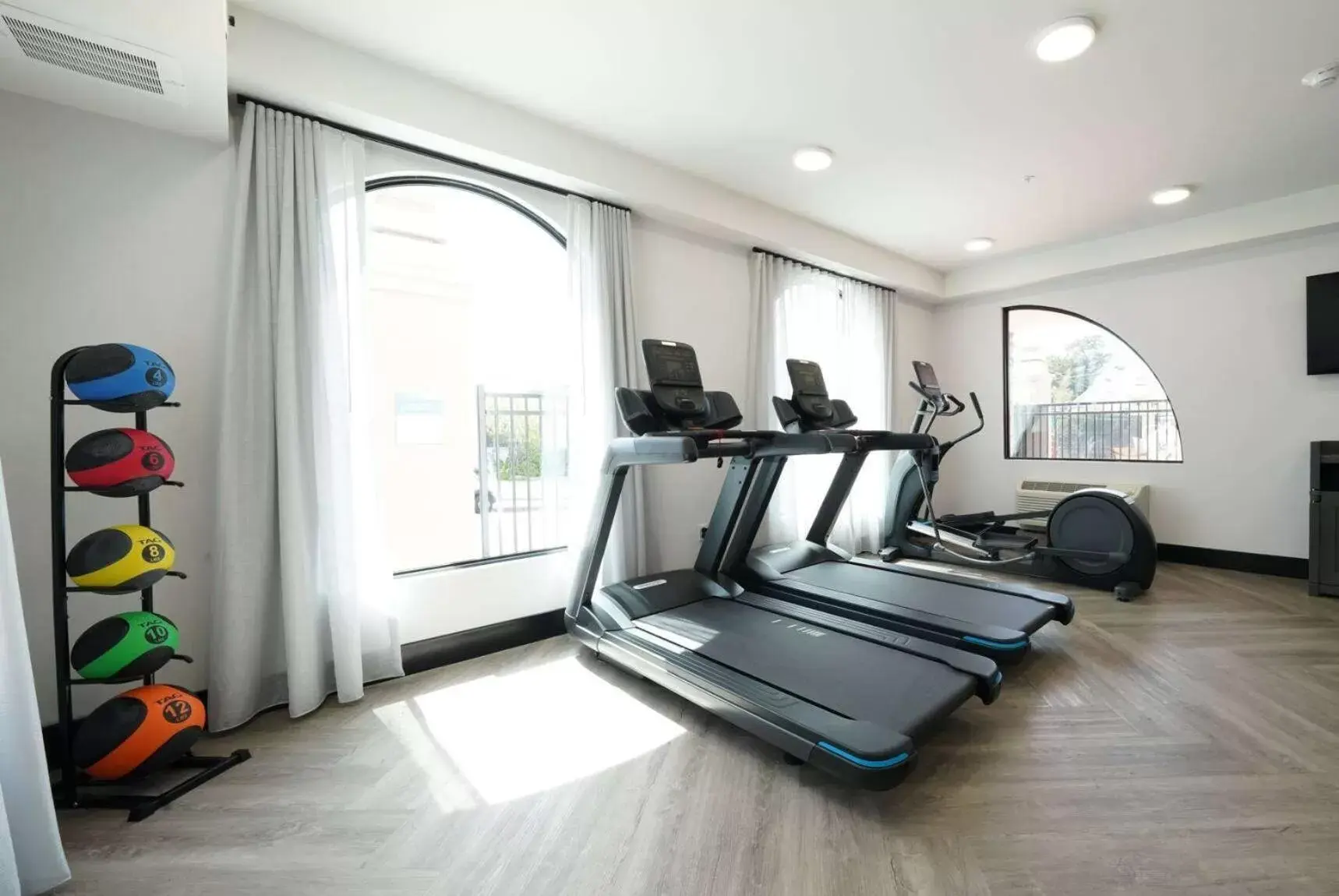 Fitness centre/facilities, Fitness Center/Facilities in La Quinta Inn & Suites by Wyndham Santa Cruz