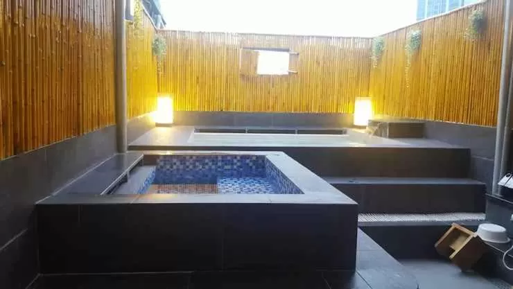 Swimming Pool in Royal Hotel