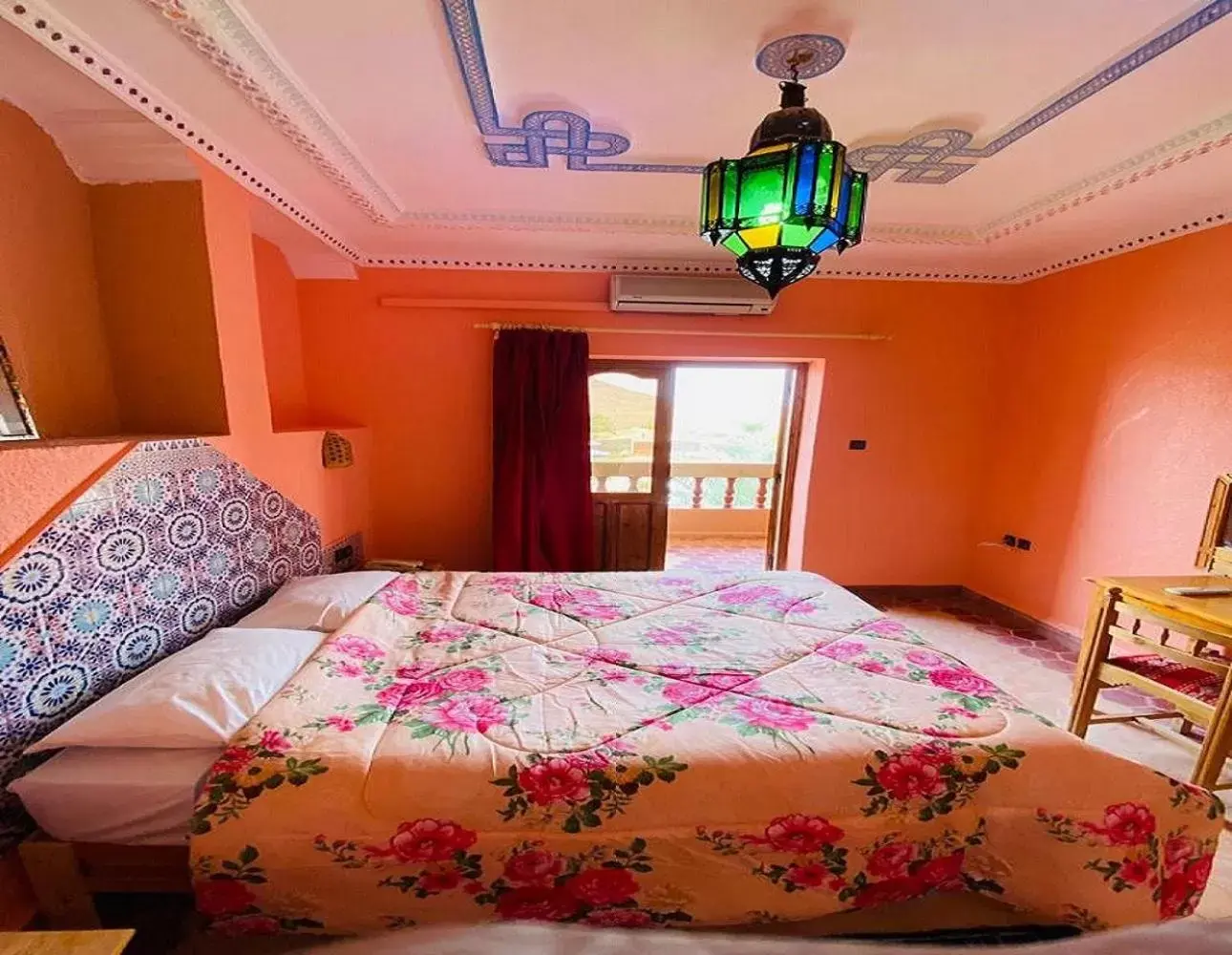 Photo of the whole room, Bed in La Perle Du Drâa