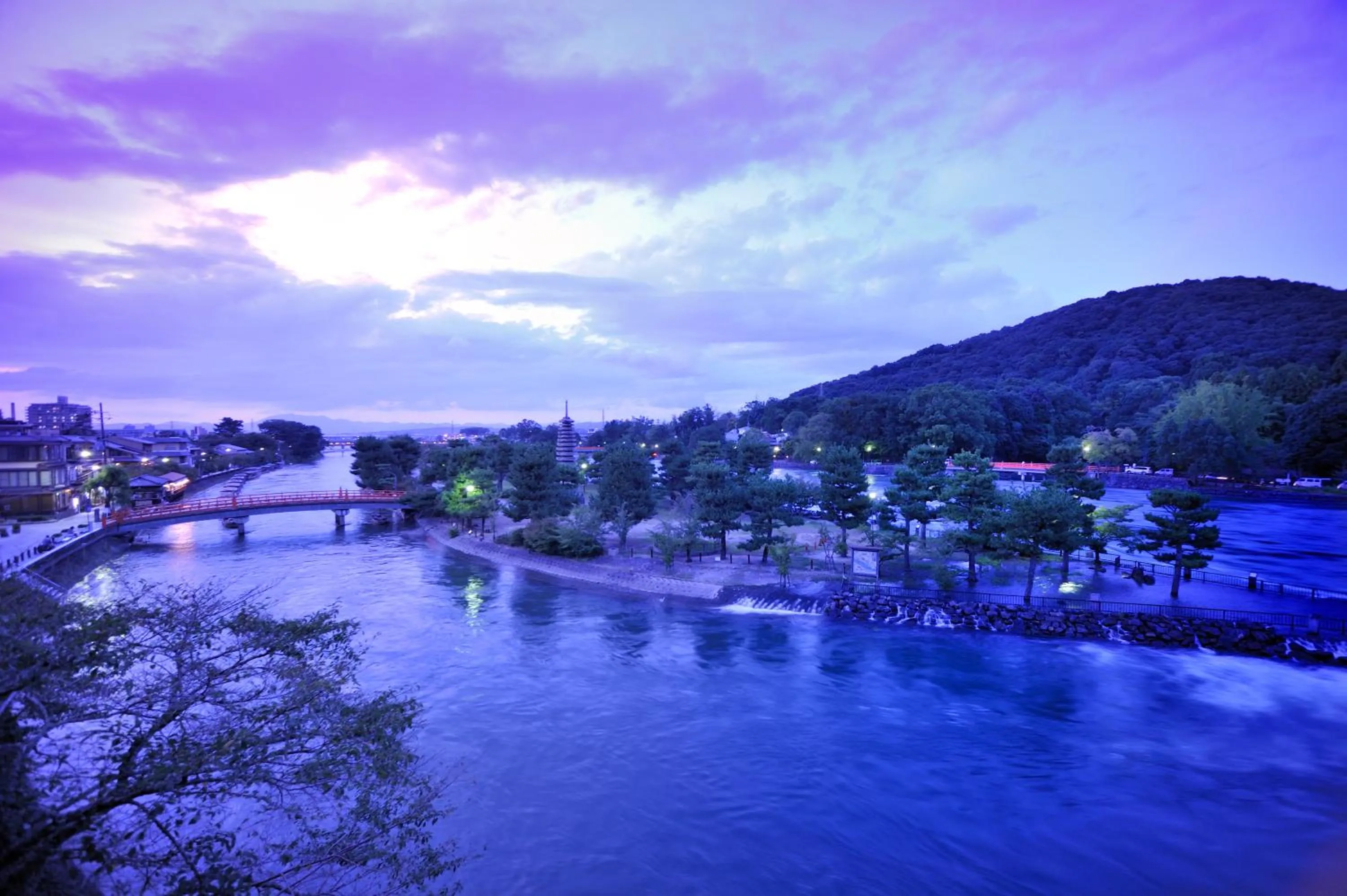Nearby landmark in Hanayashiki Ukifune-en