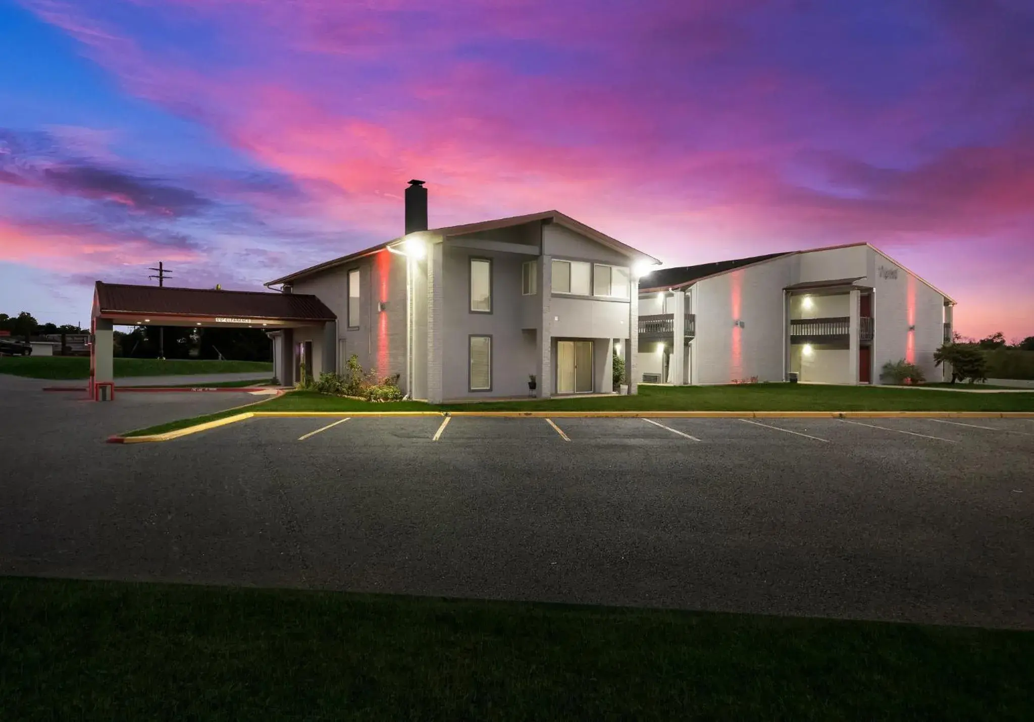 Property Building in Red Roof Inn Madisonville