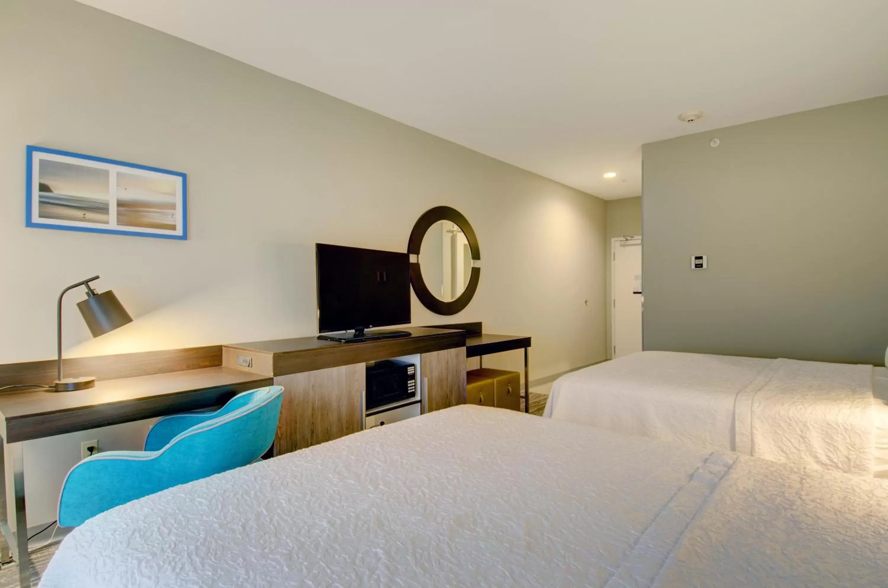Photo of the whole room, Bed in Hampton Inn & Suites Boston/Stoughton, Ma