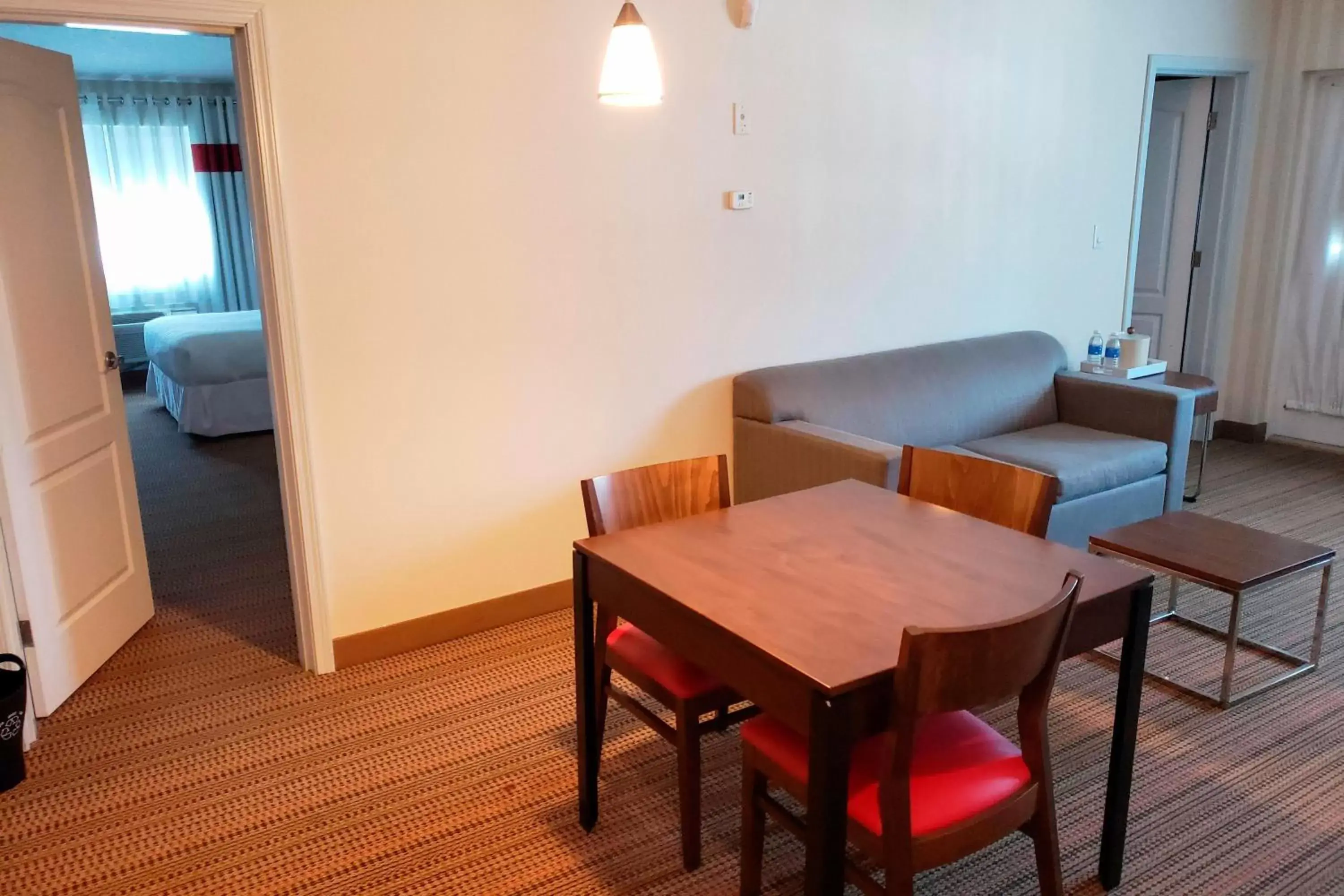 Bedroom, Dining Area in Four Points by Sheraton Prince George