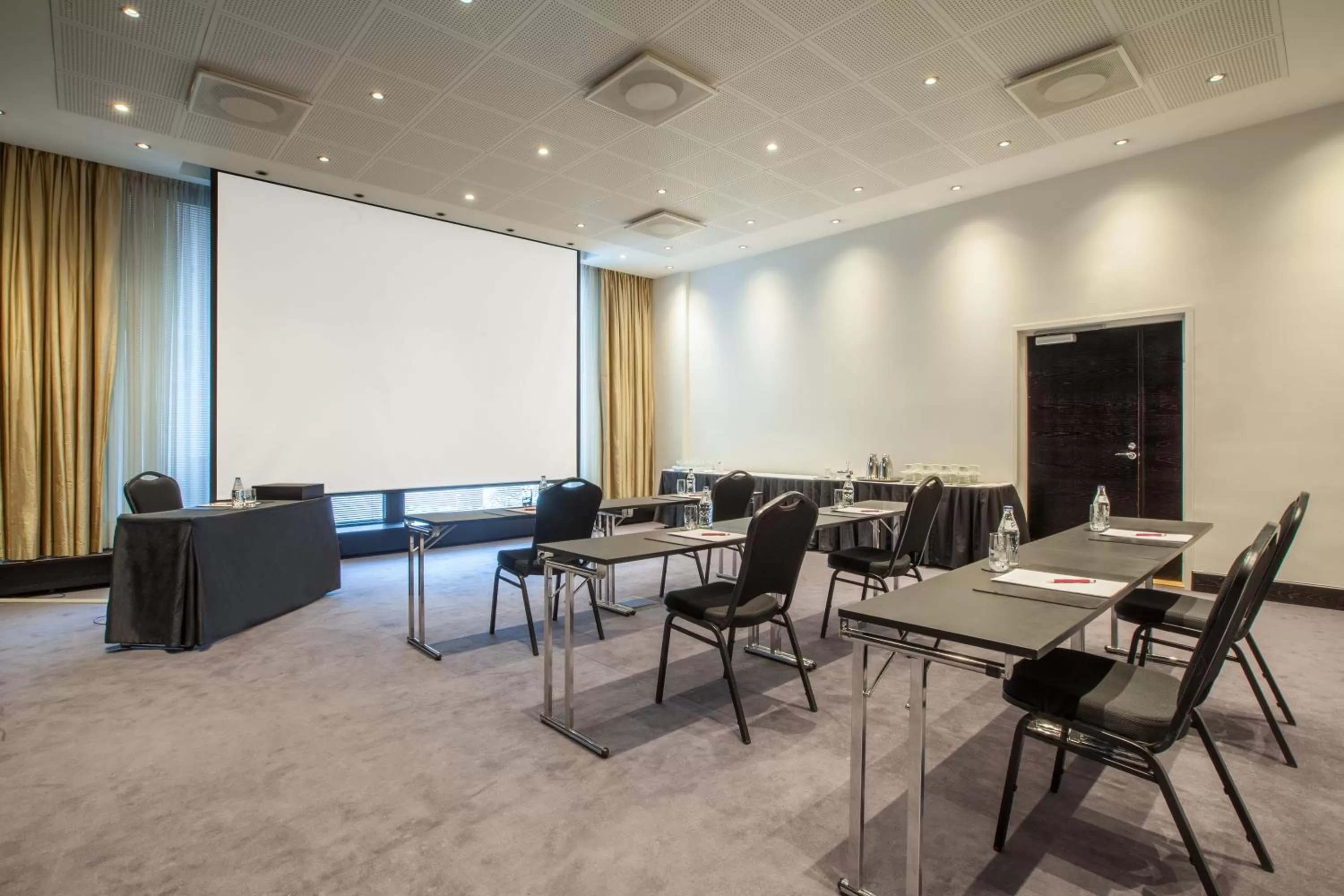 Meeting/conference room in Crowne Plaza Helsinki - Hesperia by IHG