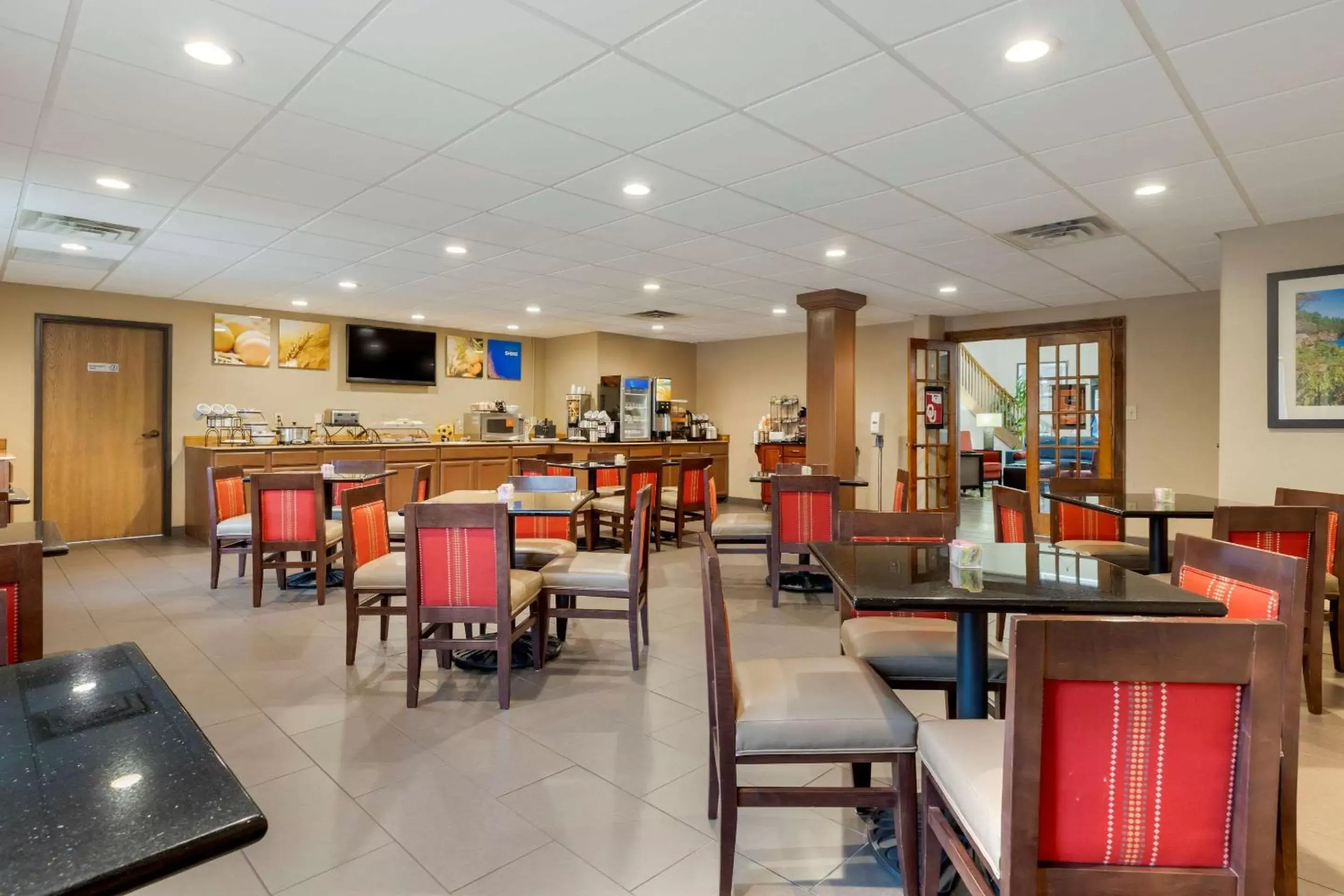 Restaurant/Places to Eat in Comfort Inn & Suites Ponca City near Marland Mansion