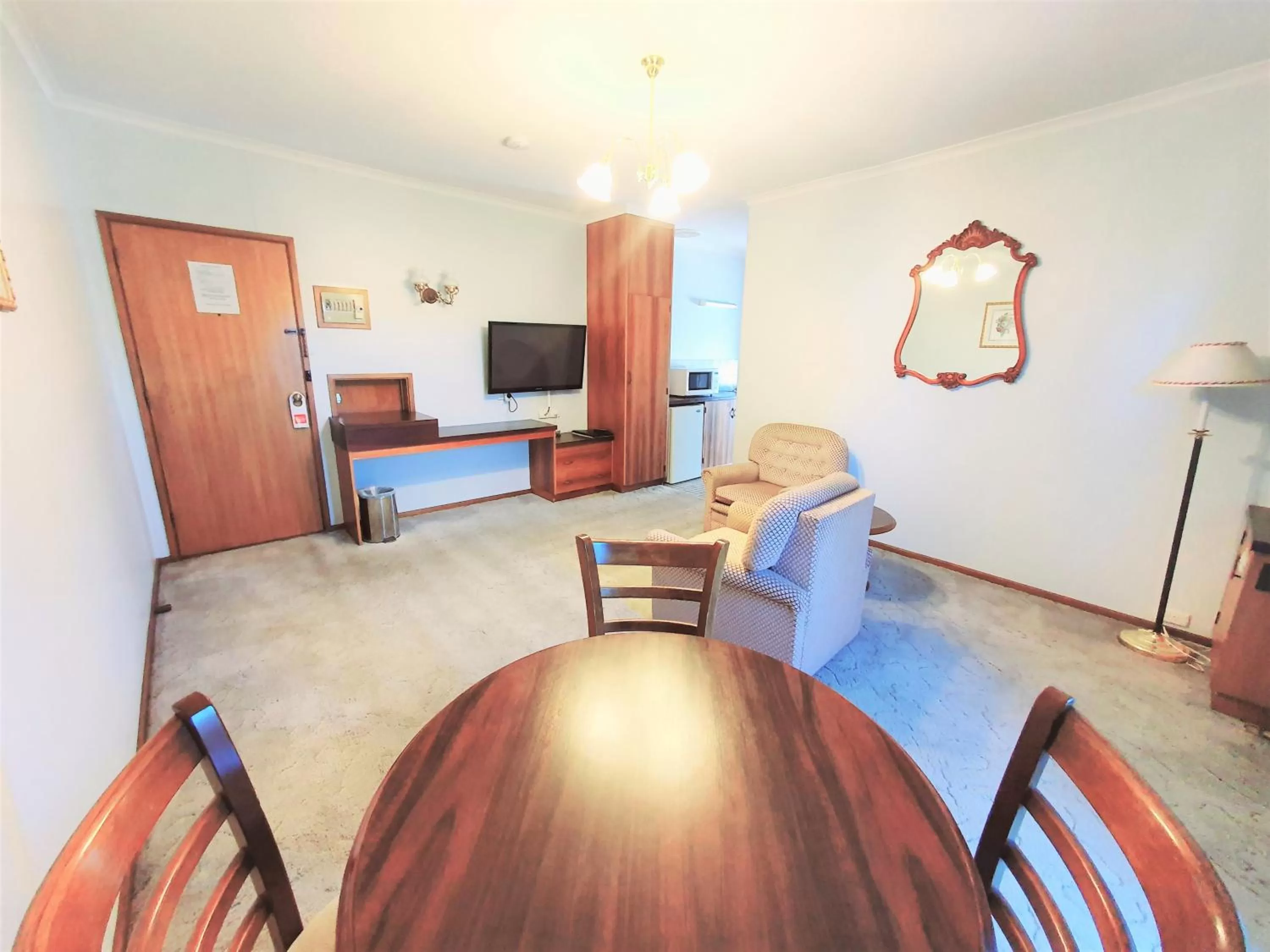 Photo of the whole room in Golden Grain Motor Inn