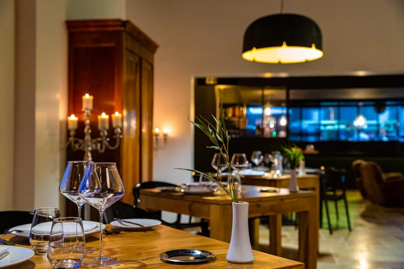 Restaurant/places to eat in Le Domaine de Baulieu, Singuliers Hotels