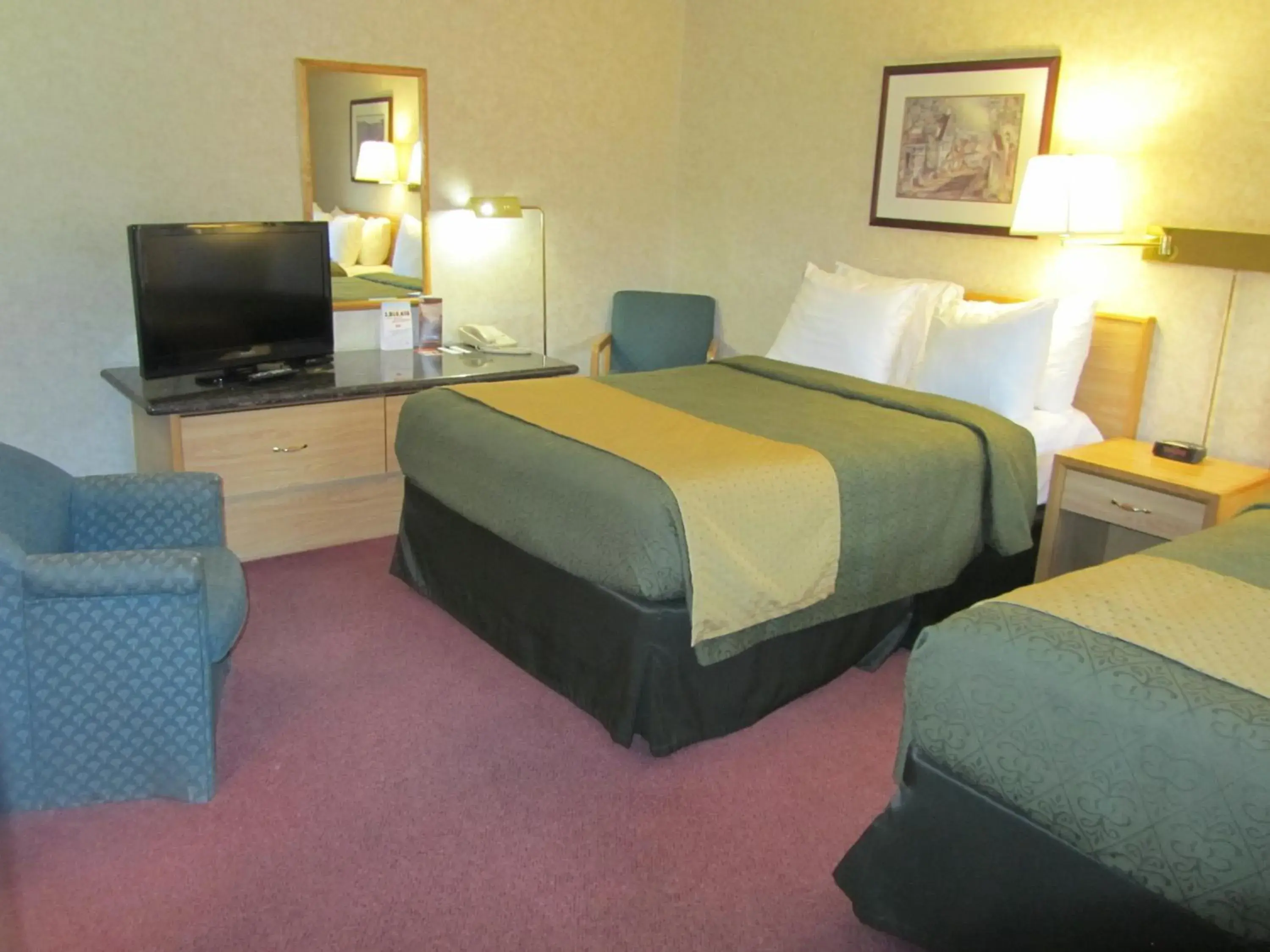 Bedroom, Bed in Travelodge by Wyndham Hope