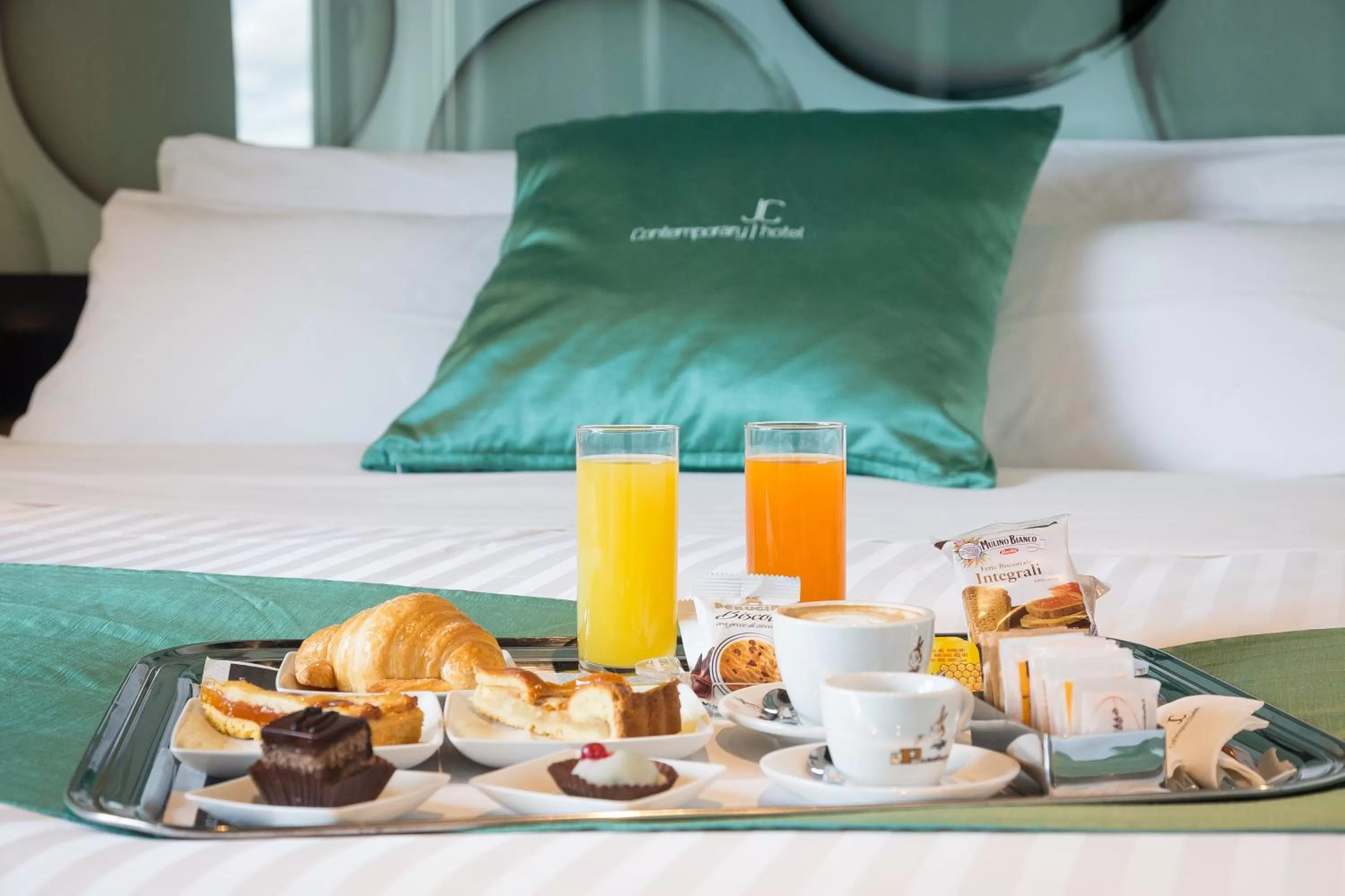 Breakfast, Bed in JC Hotel