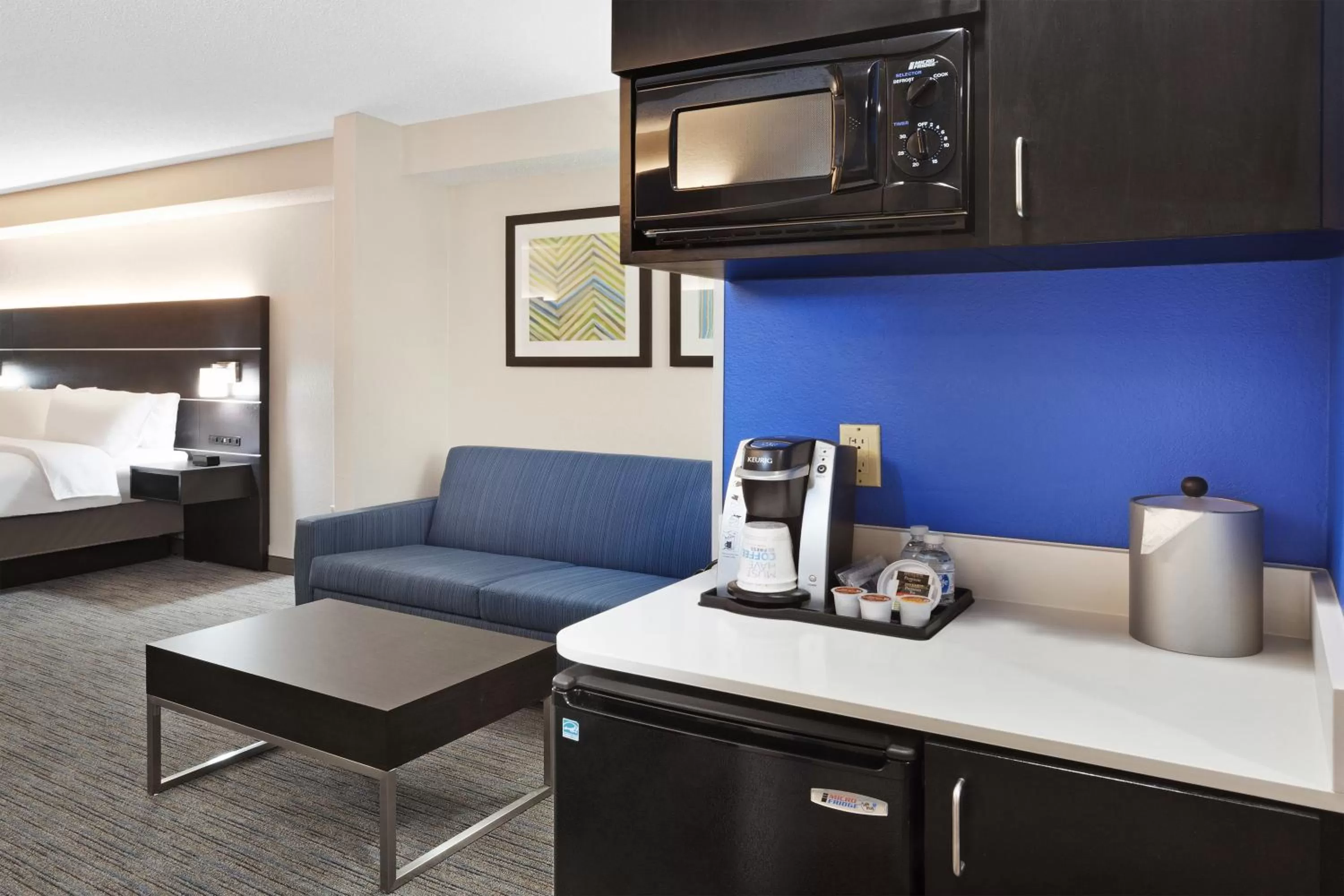 Seating area, Bed in Holiday Inn Express & Suites Culpeper by IHG