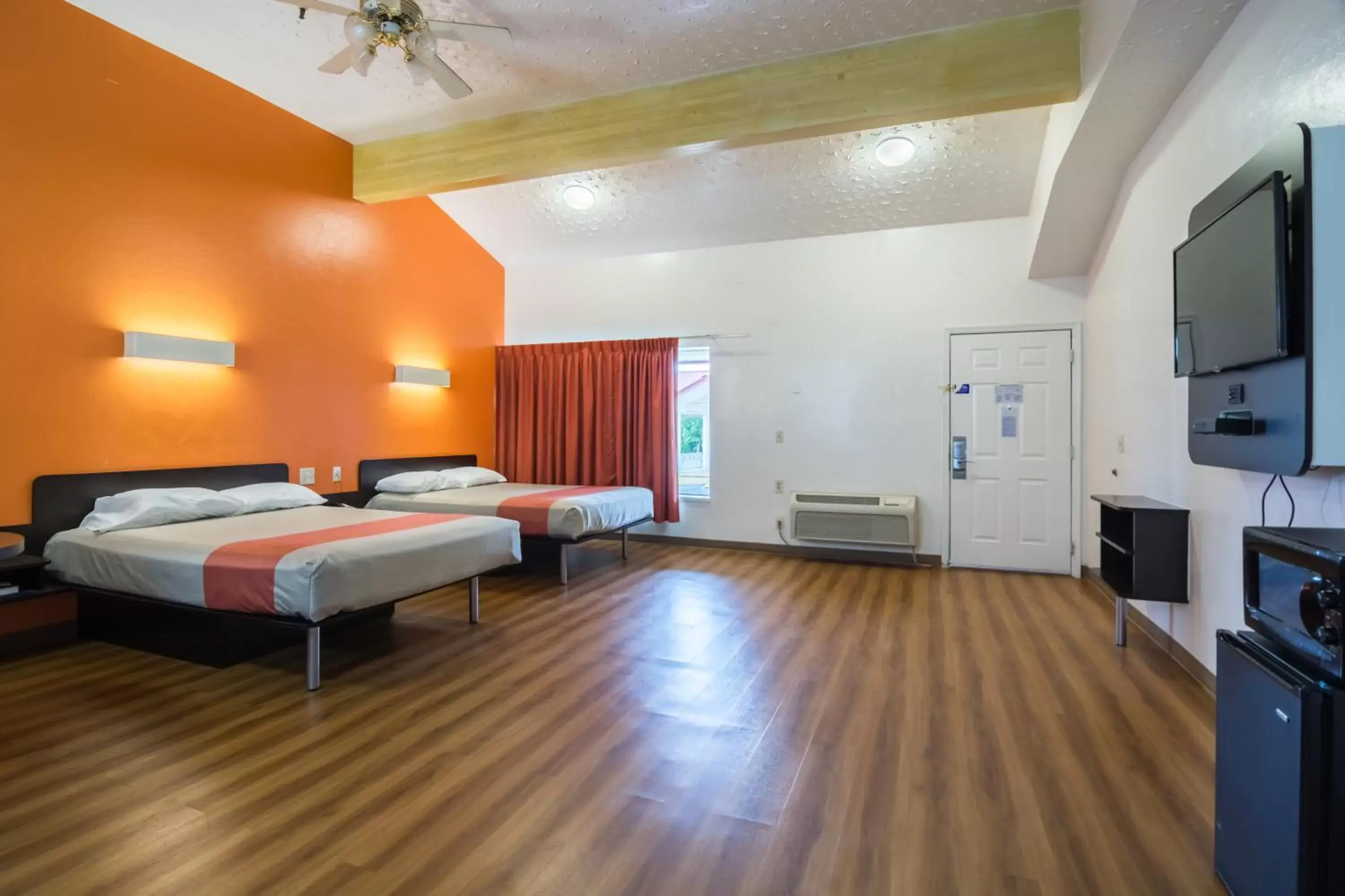 Bedroom in Motel 6-Globe, AZ