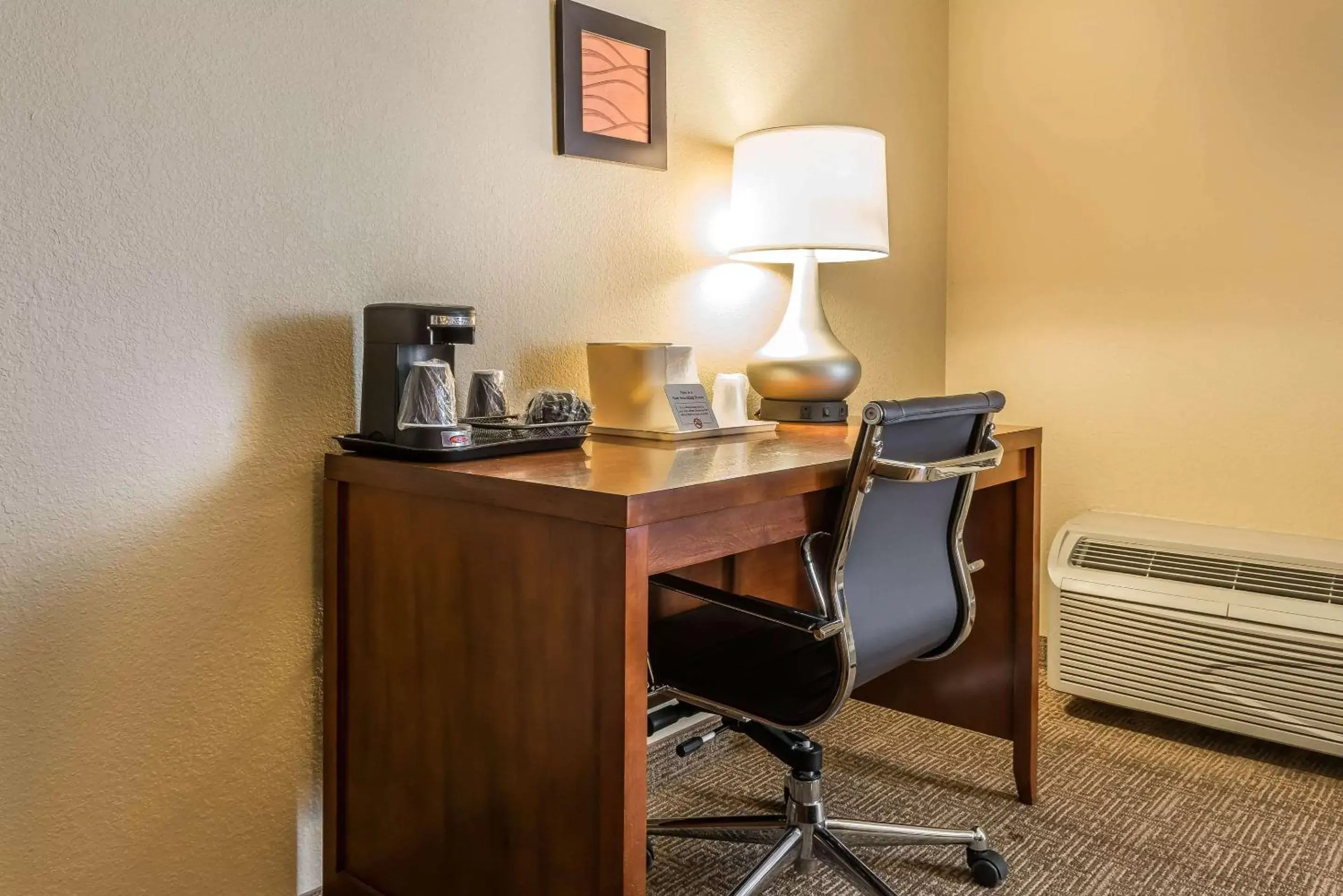 Photo of the whole room in Comfort Inn Cranberry Township