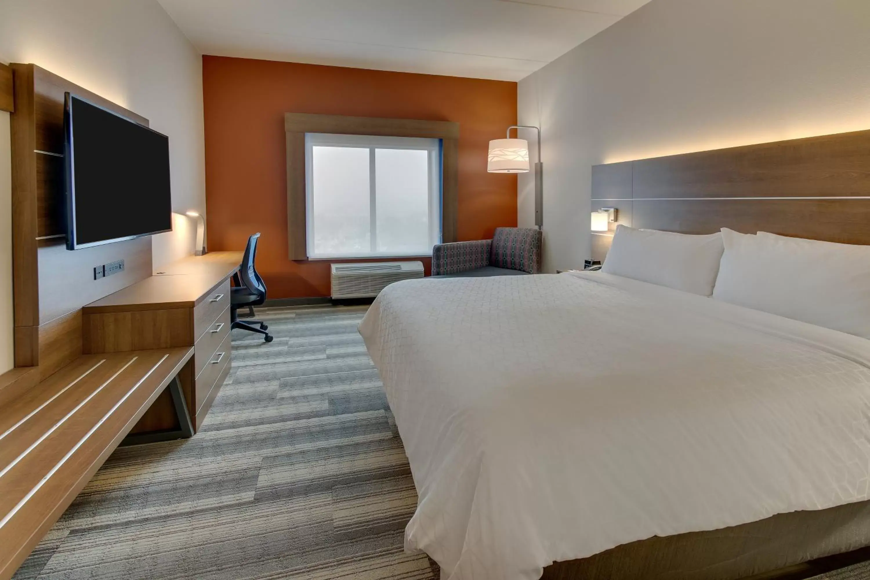 Photo of the whole room, Bed in Holiday Inn Express & Suites - Nashville MetroCenter Downtown, an IHG Hotel