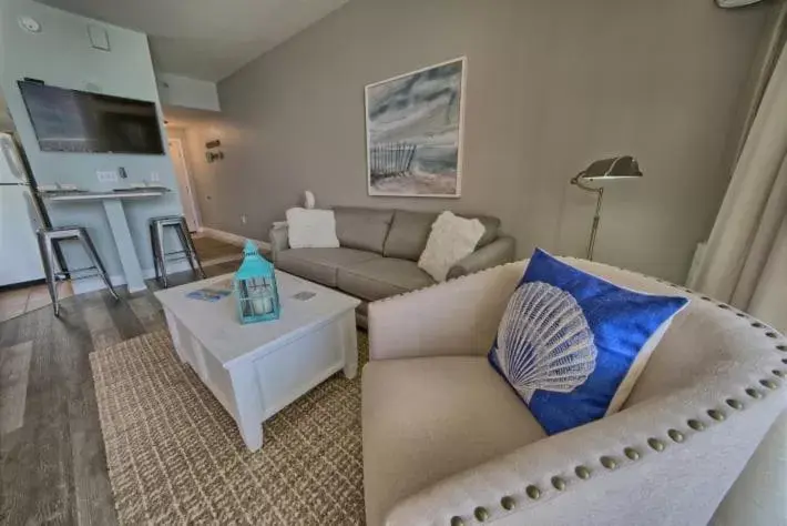 Living room, Seating Area in Deluxe Beachfront Studio, Shores of Panama New and Renovated