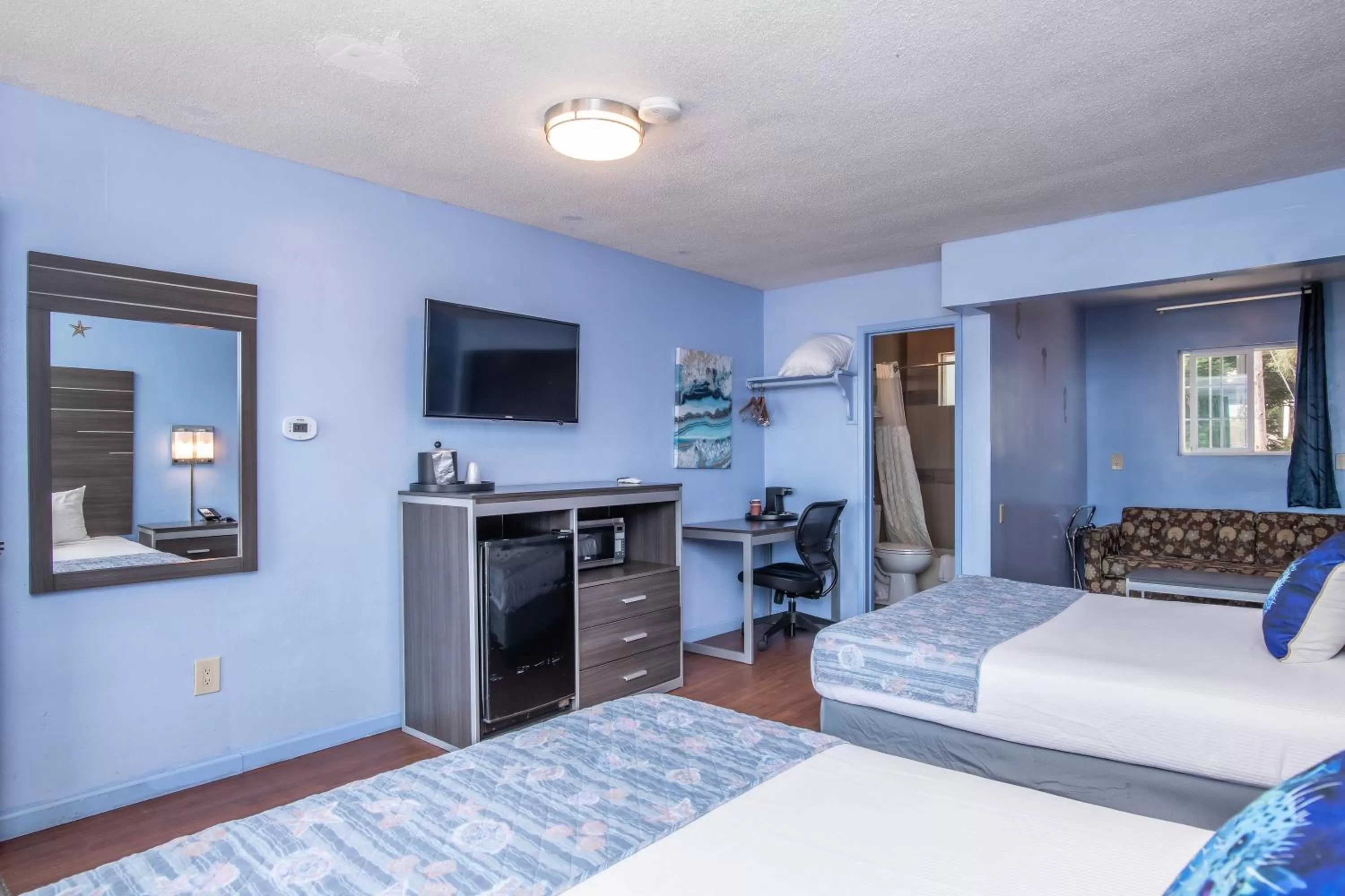 Bed in Aqua Breeze Inn