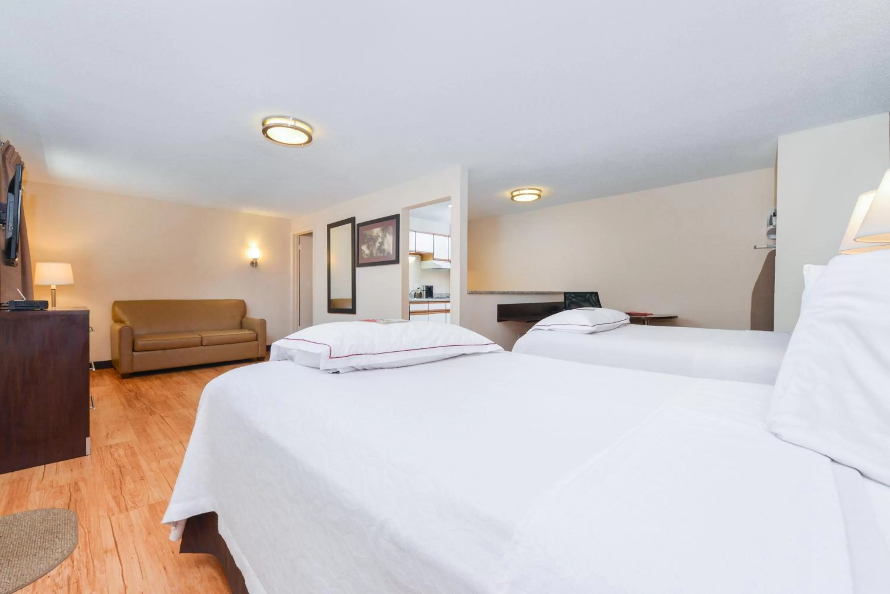 Photo of the whole room, Bed in Red Roof Inn PLUS+ & Suites Guilford