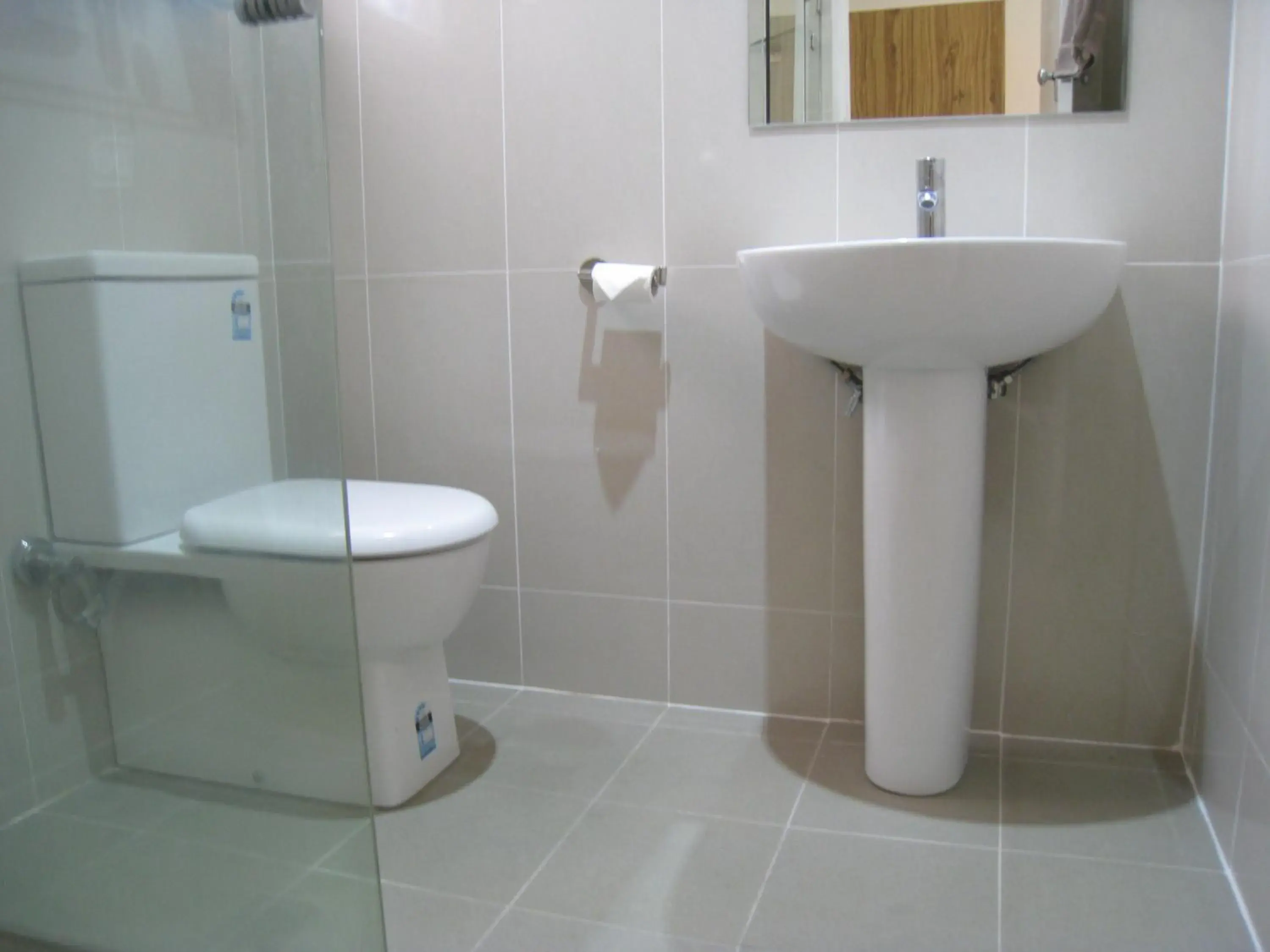 Bathroom in Country Lodge Motor Inn