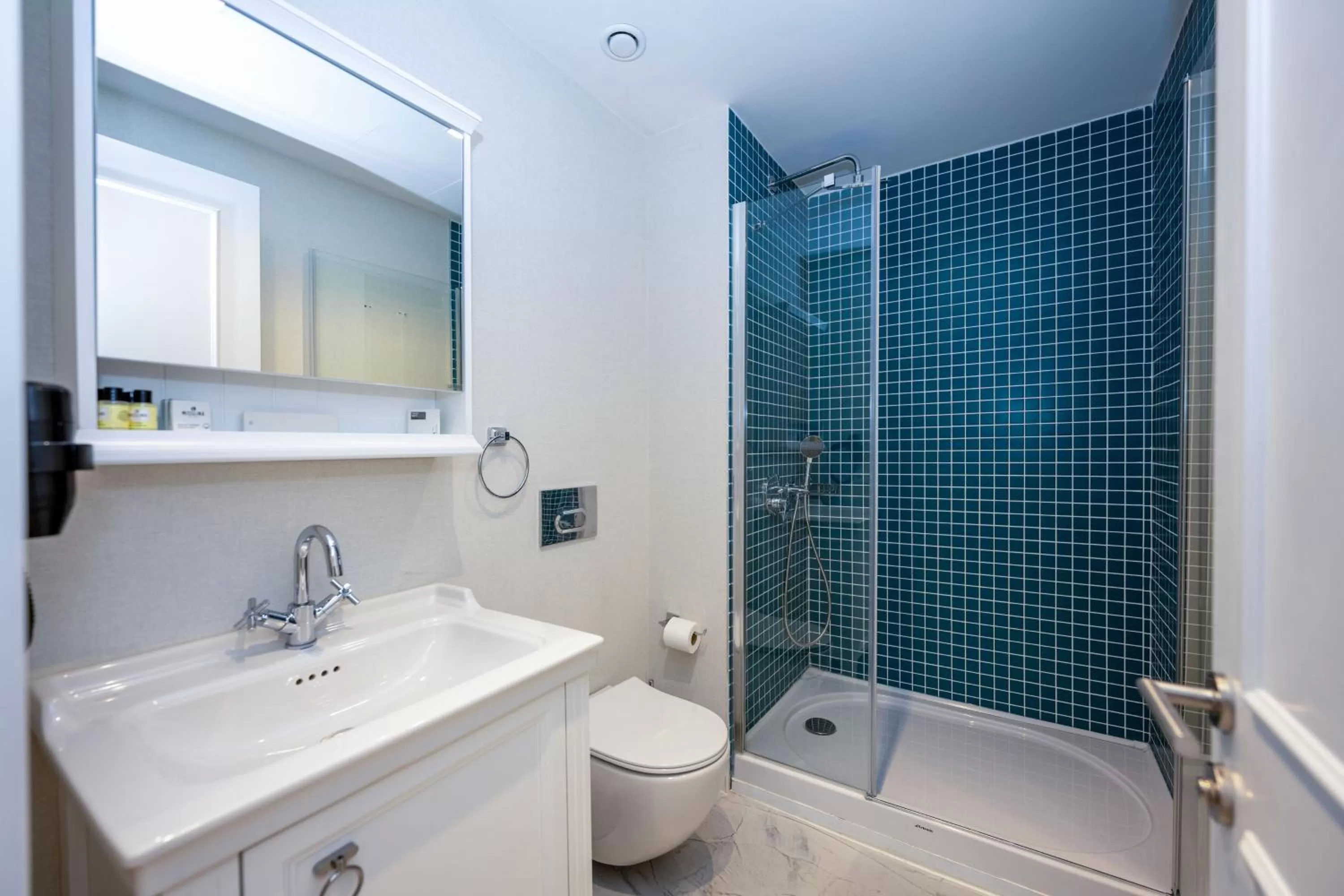 Shower in Juno Hotel Taksim