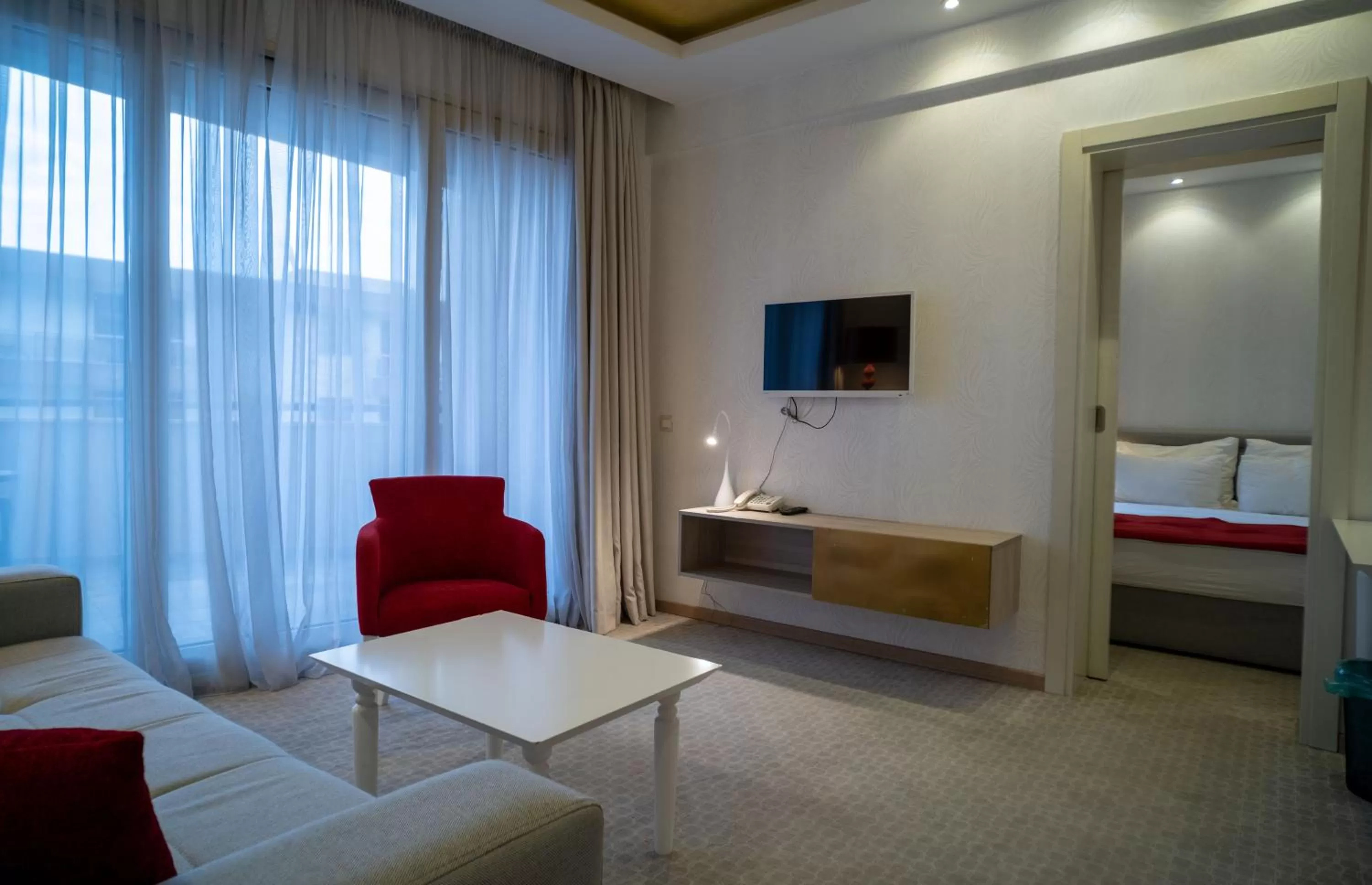 Living room, Bed in Hotel Atina