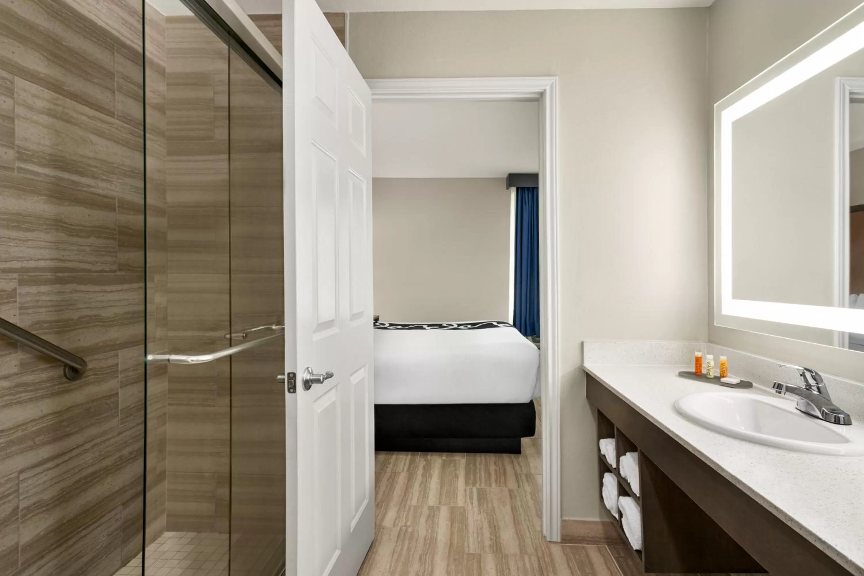 Bathroom, Bed in La Quinta by Wyndham Brownsville North