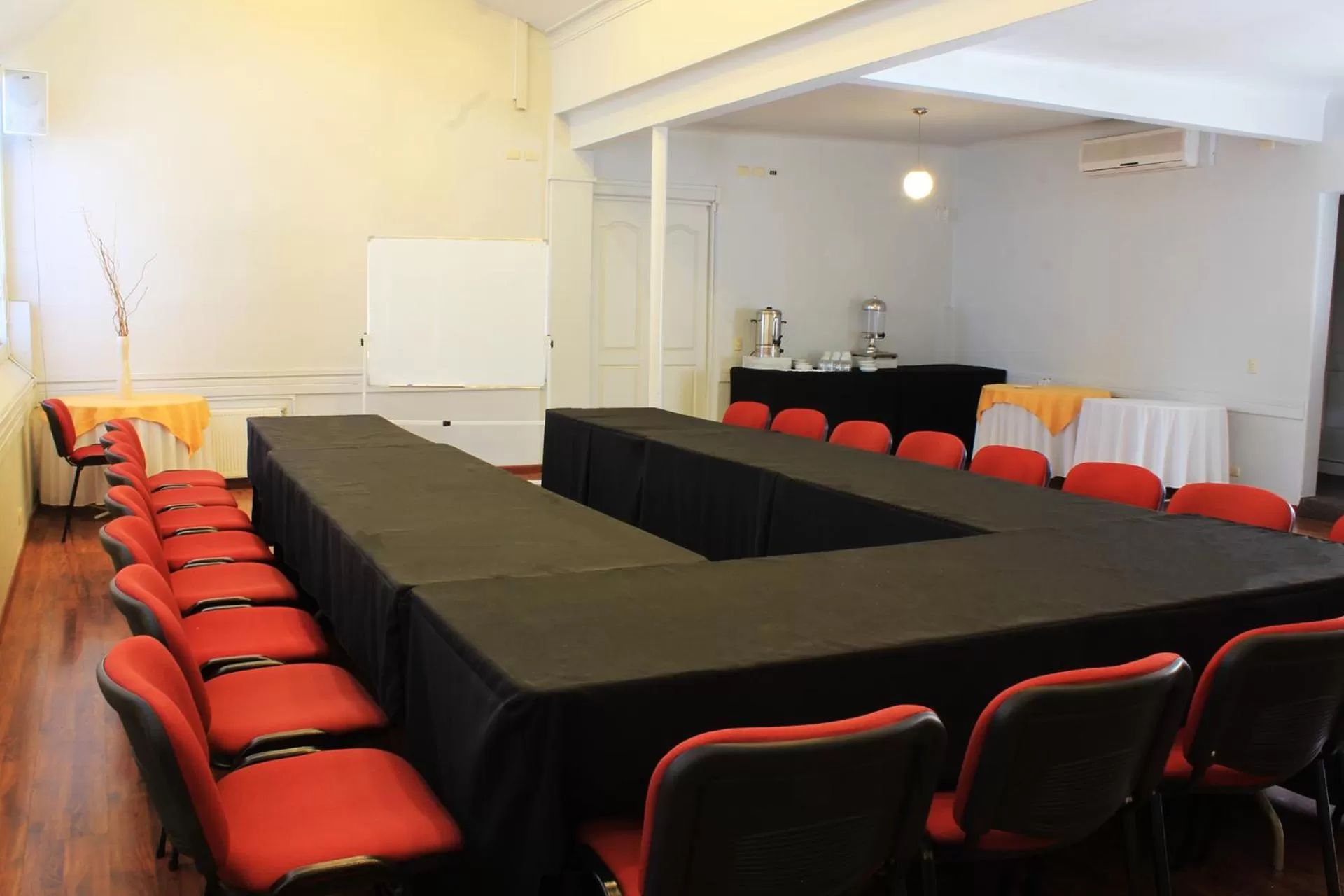 Meeting/conference room in Hotel Las Terrazas Express